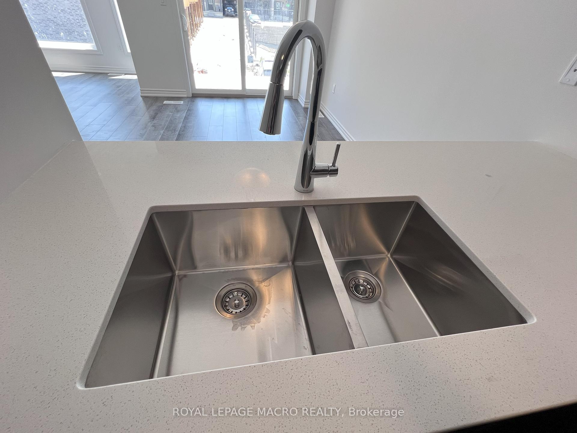 Photo 9 of Unit 93, 61 Soho Street, Hamilton, Stoney Creek — HOMEH