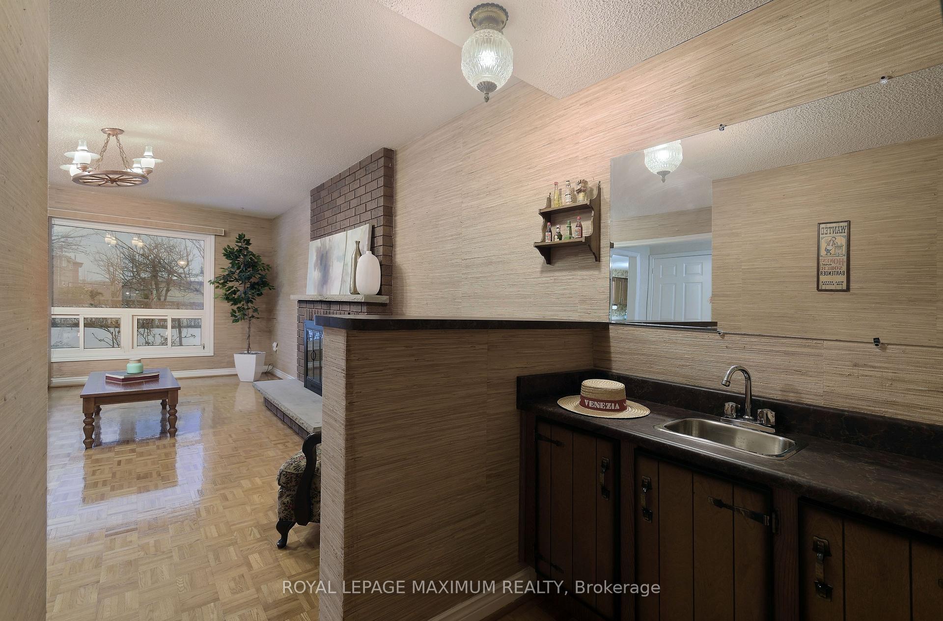 Photo 4 of 352 Forest Drive, Vaughan, West Woodbridge — HOMEH
