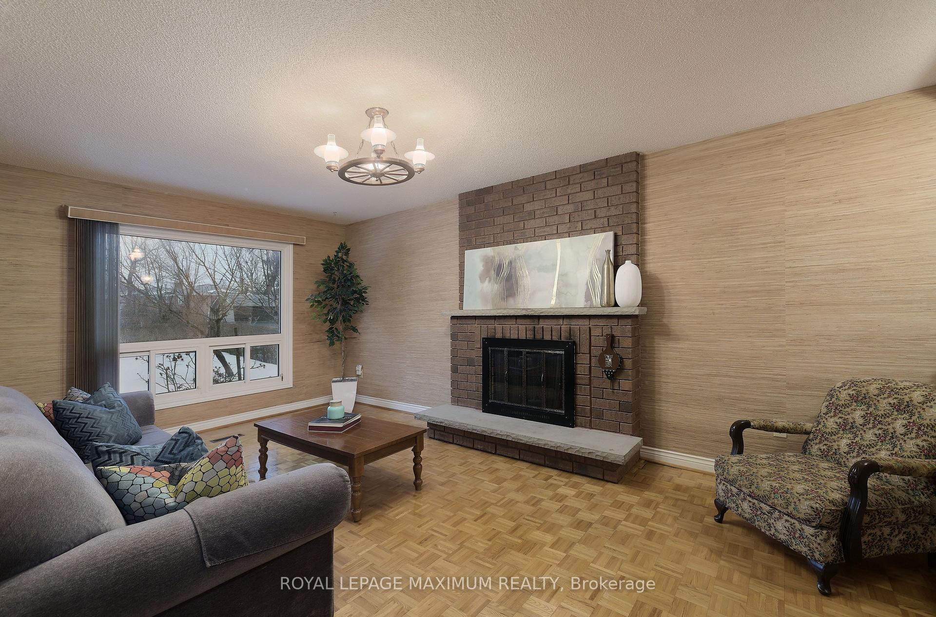 Photo 14 of 352 Forest Drive, Vaughan, West Woodbridge — HOMEH