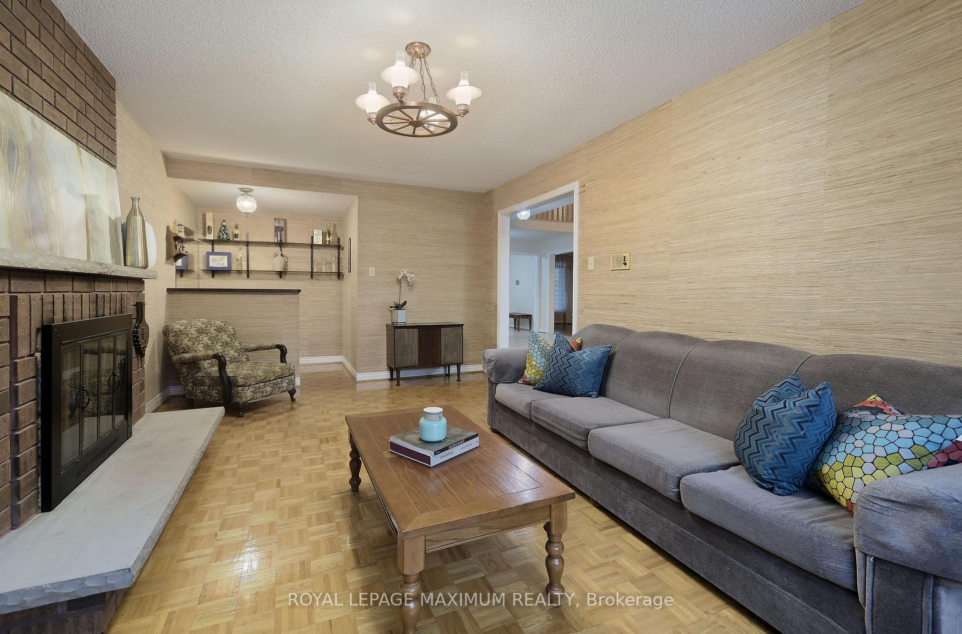 Photo 9 of 352 Forest Drive, Vaughan, West Woodbridge — HOMEH