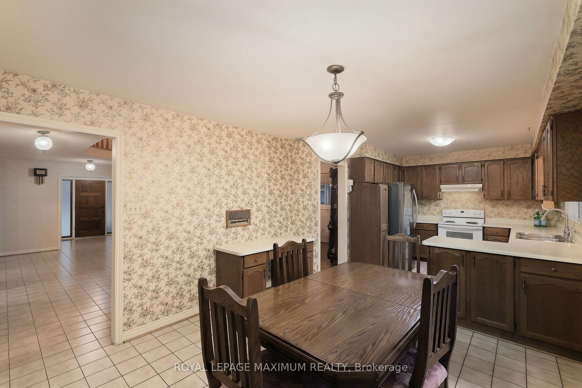 Photo 11 of 352 Forest Drive, Vaughan, West Woodbridge — HOMEH