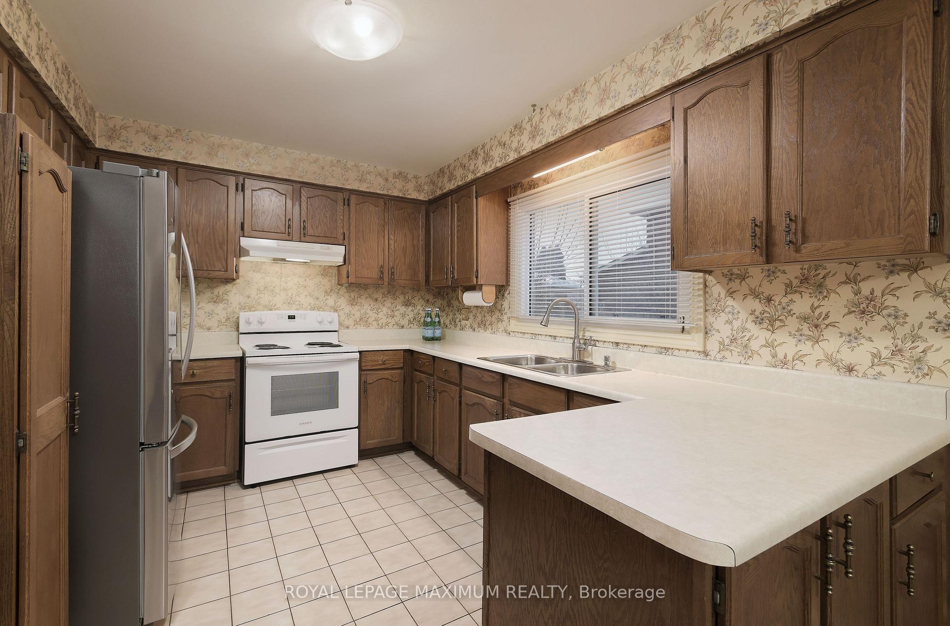 Photo 12 of 352 Forest Drive, Vaughan, West Woodbridge — HOMEH