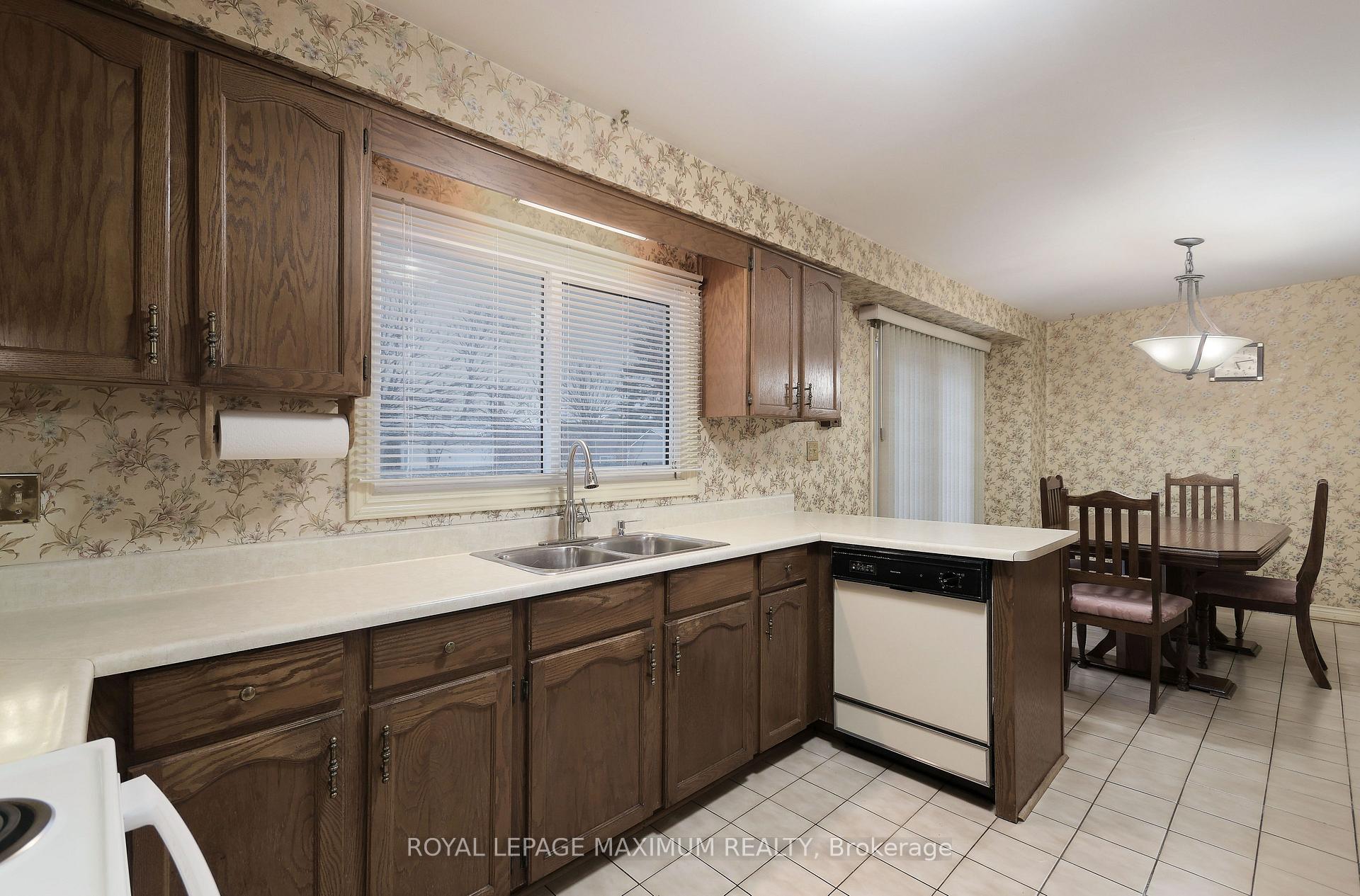 Photo 23 of 352 Forest Drive, Vaughan, West Woodbridge — HOMEH