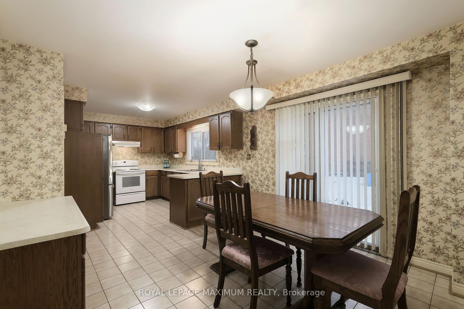 Photo 13 of 352 Forest Drive, Vaughan, West Woodbridge — HOMEH