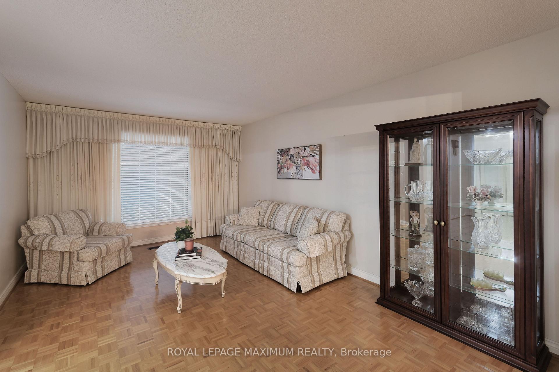Photo 19 of 352 Forest Drive, Vaughan, West Woodbridge — HOMEH