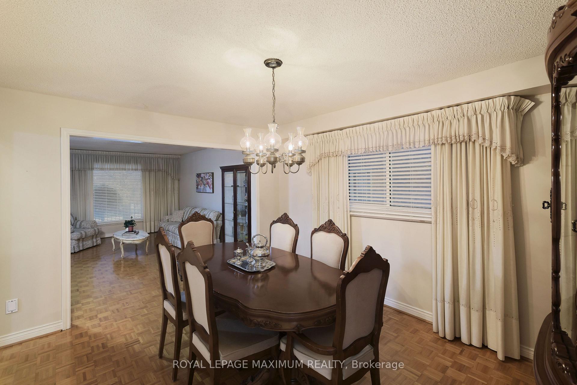 Photo 22 of 352 Forest Drive, Vaughan, West Woodbridge — HOMEH