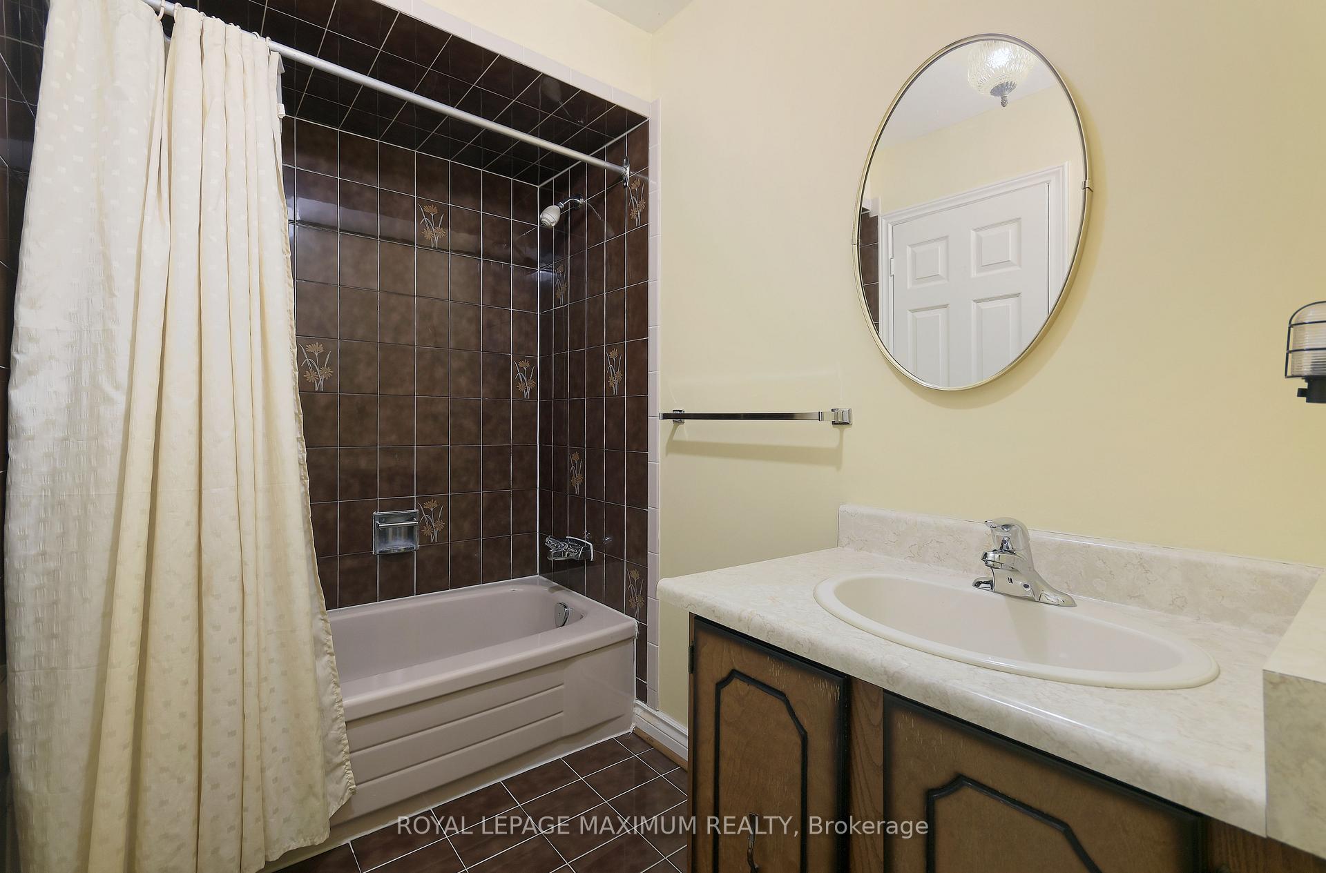 Photo 25 of 352 Forest Drive, Vaughan, West Woodbridge — HOMEH