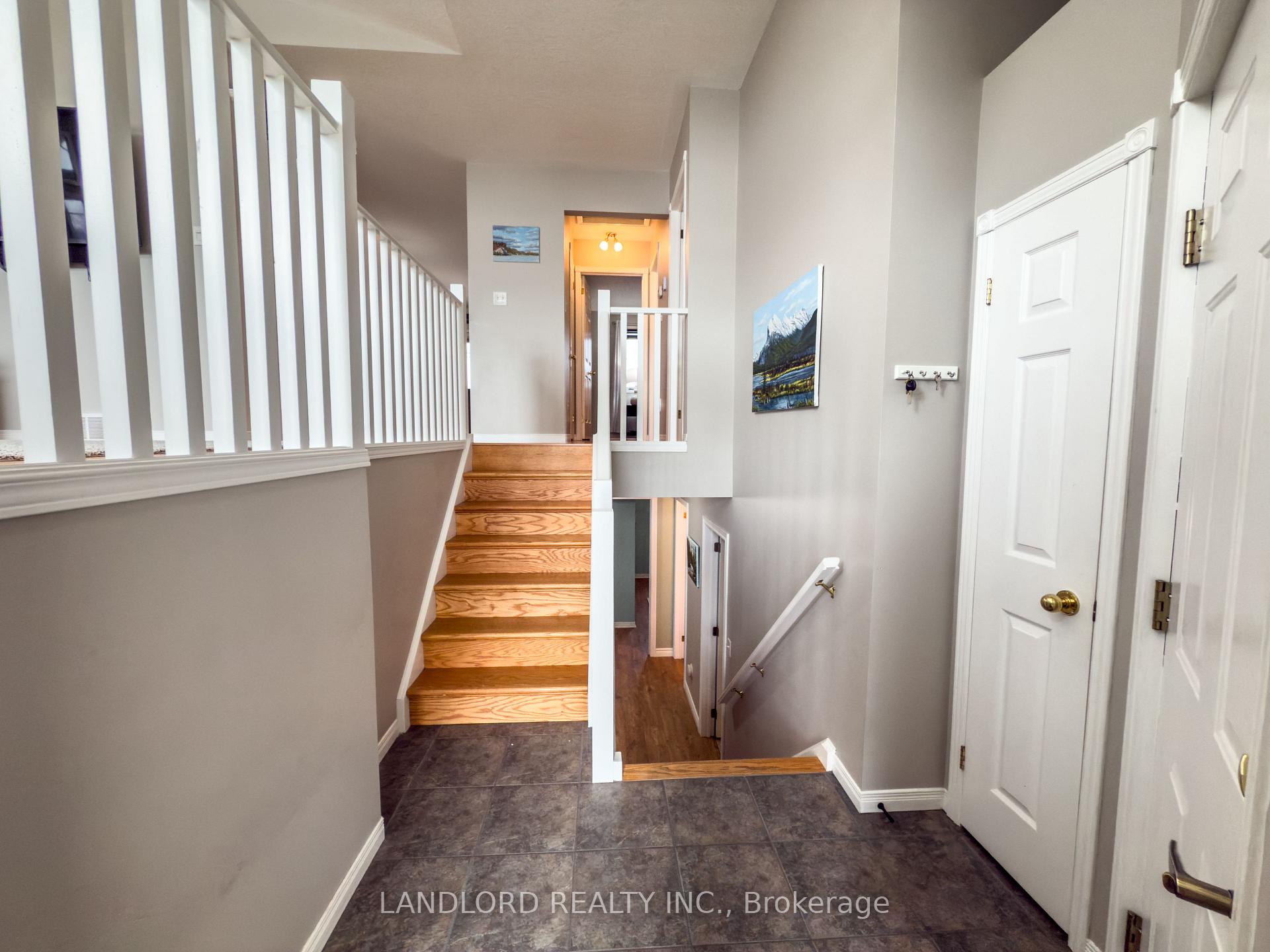 Photo 3 of 42 Hagerman Crescent, St. Thomas — HOMEH