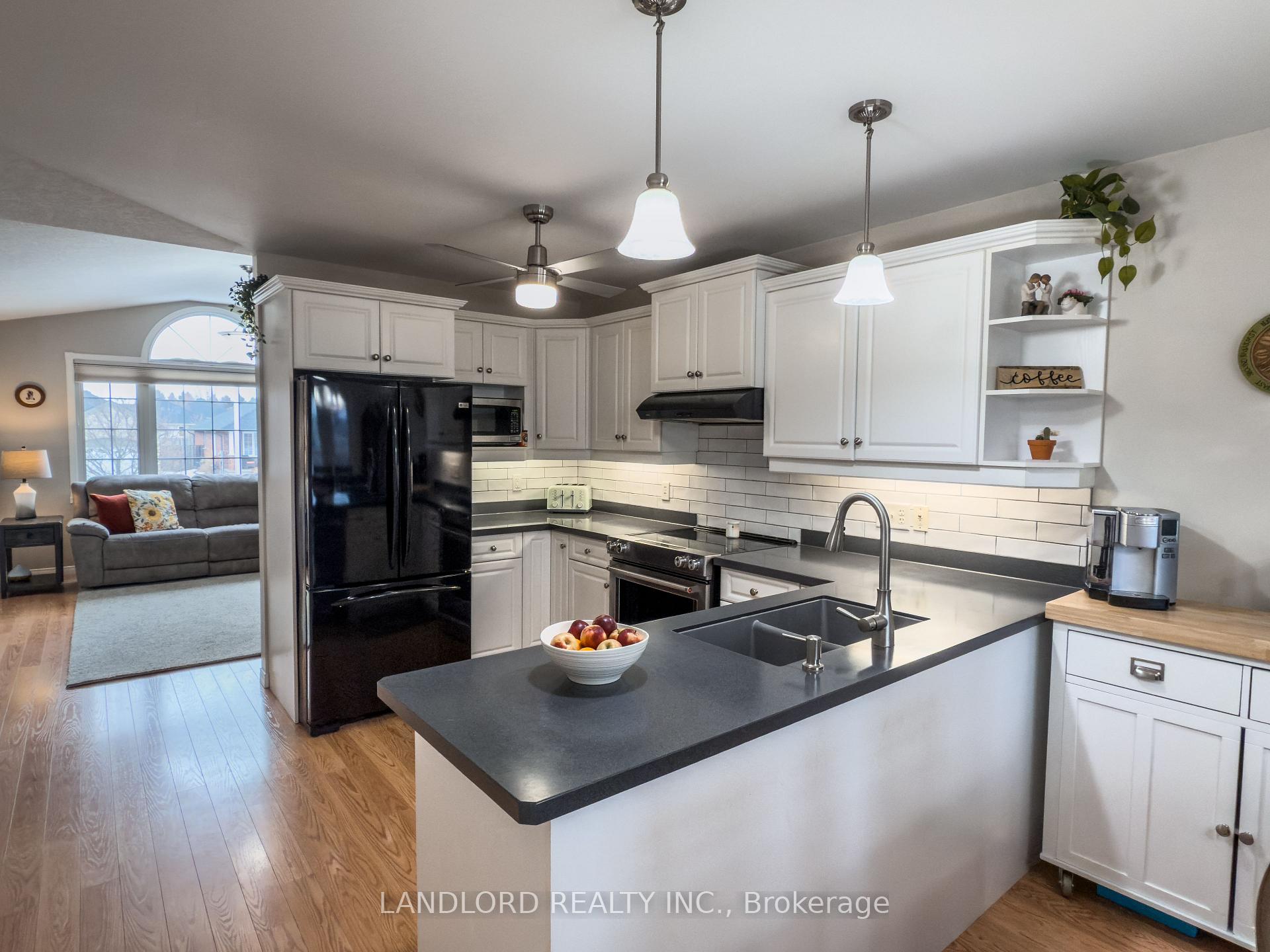 Photo 25 of 42 Hagerman Crescent, St. Thomas — HOMEH