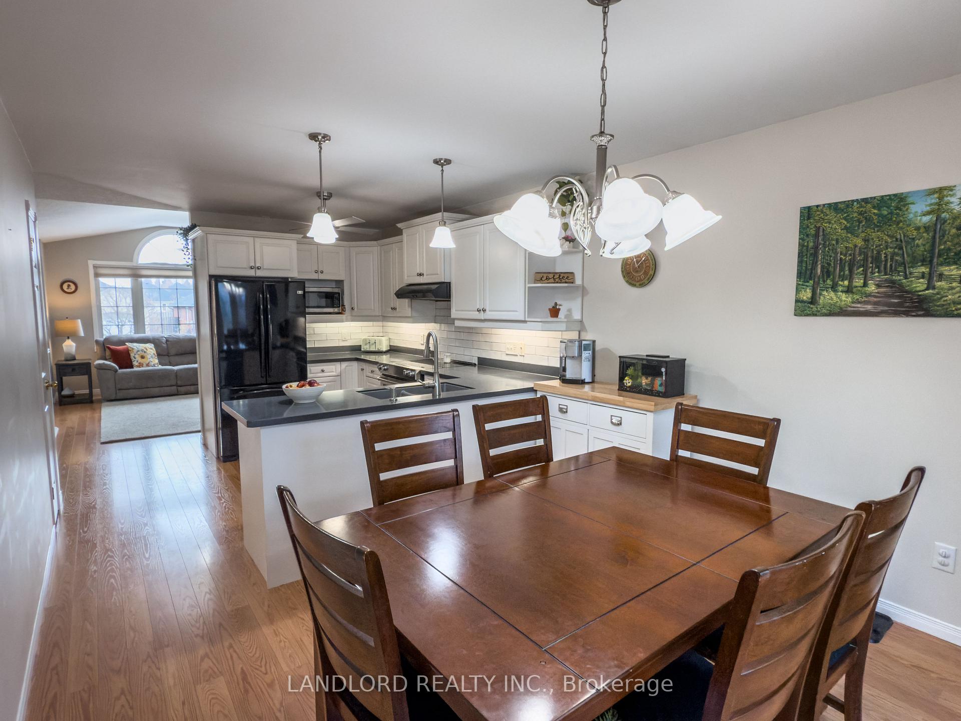 Photo 16 of 42 Hagerman Crescent, St. Thomas — HOMEH
