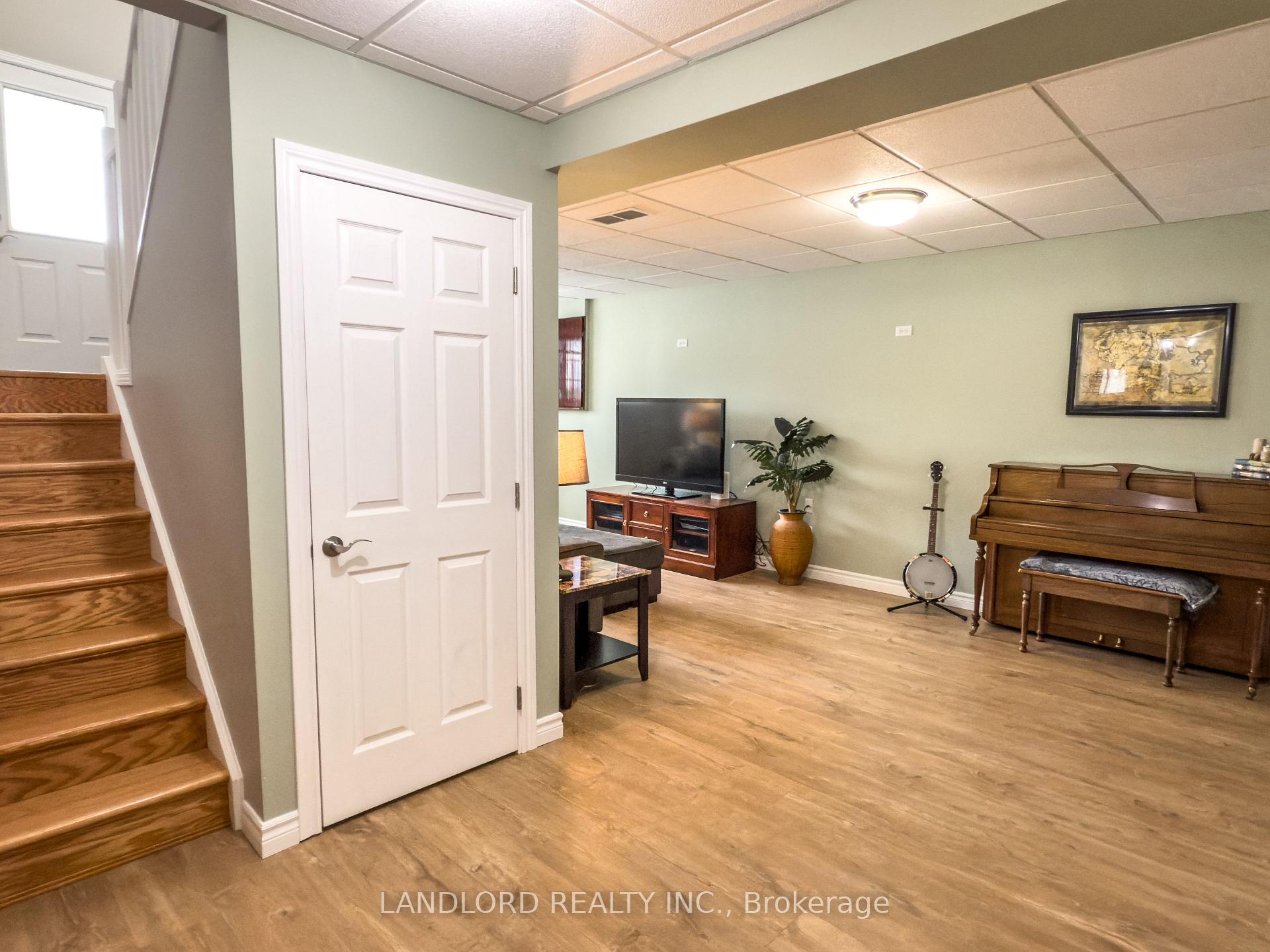 Photo 37 of 42 Hagerman Crescent, St. Thomas — HOMEH