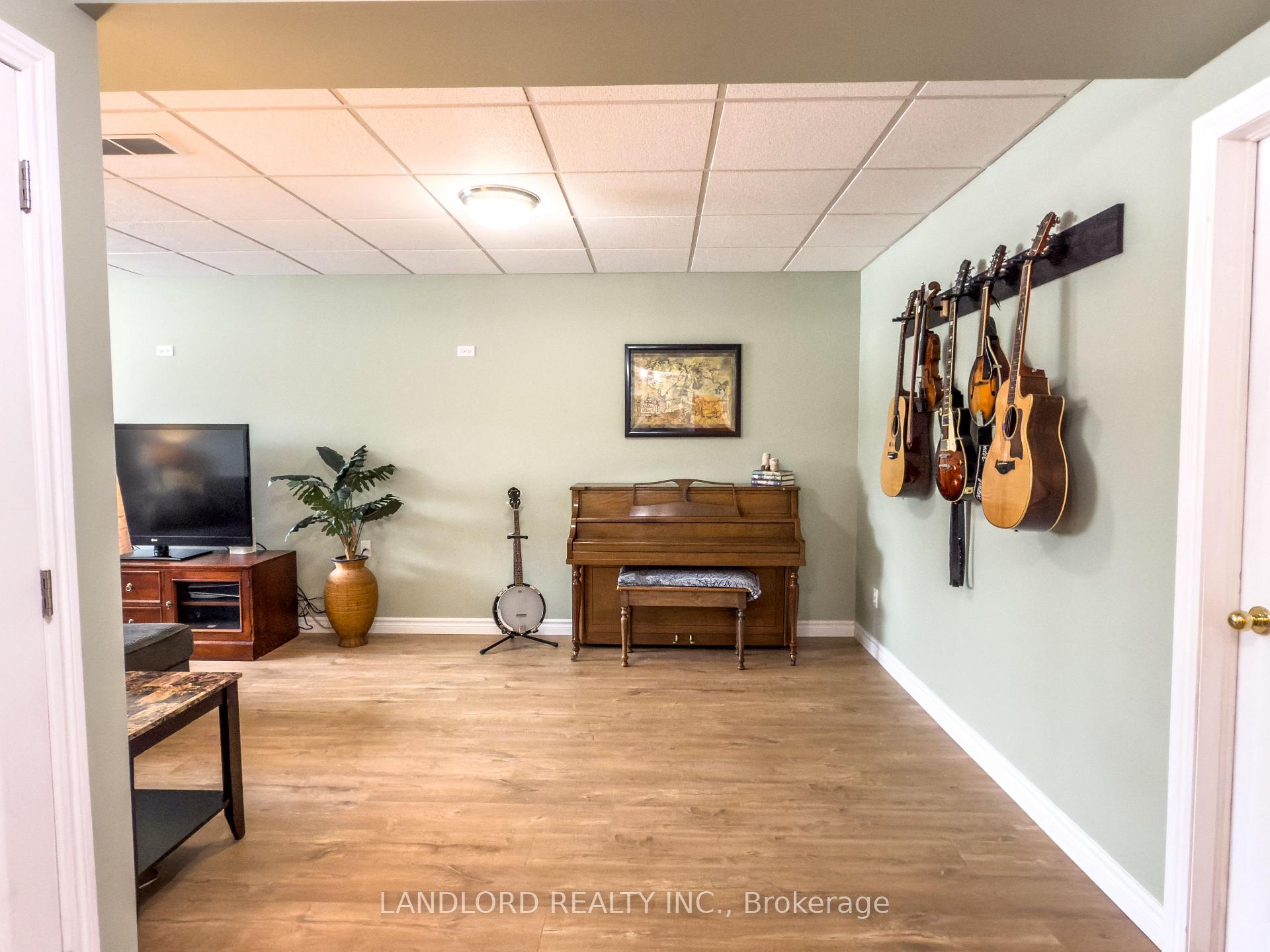 Photo 30 of 42 Hagerman Crescent, St. Thomas — HOMEH