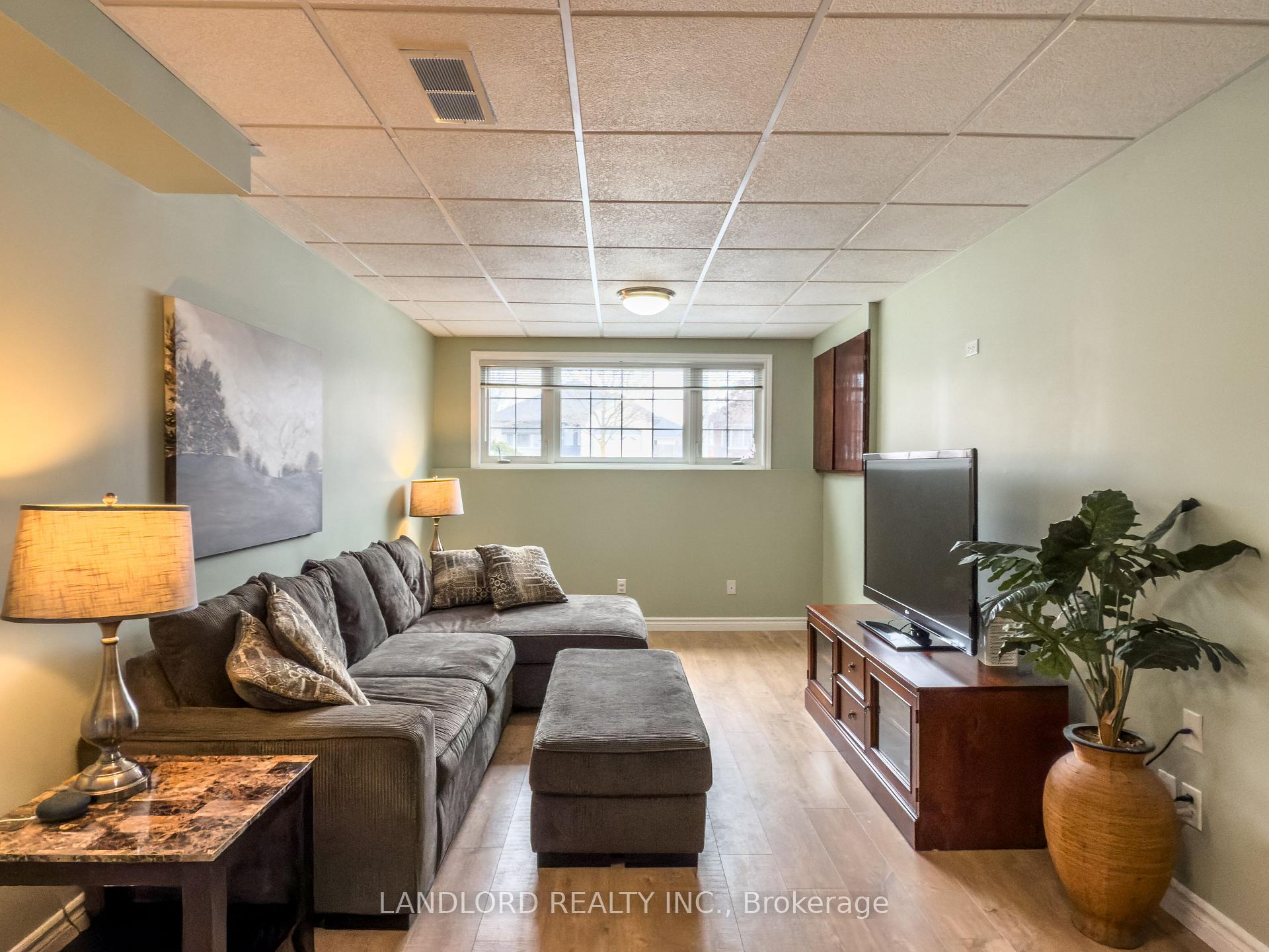 Photo 33 of 42 Hagerman Crescent, St. Thomas — HOMEH