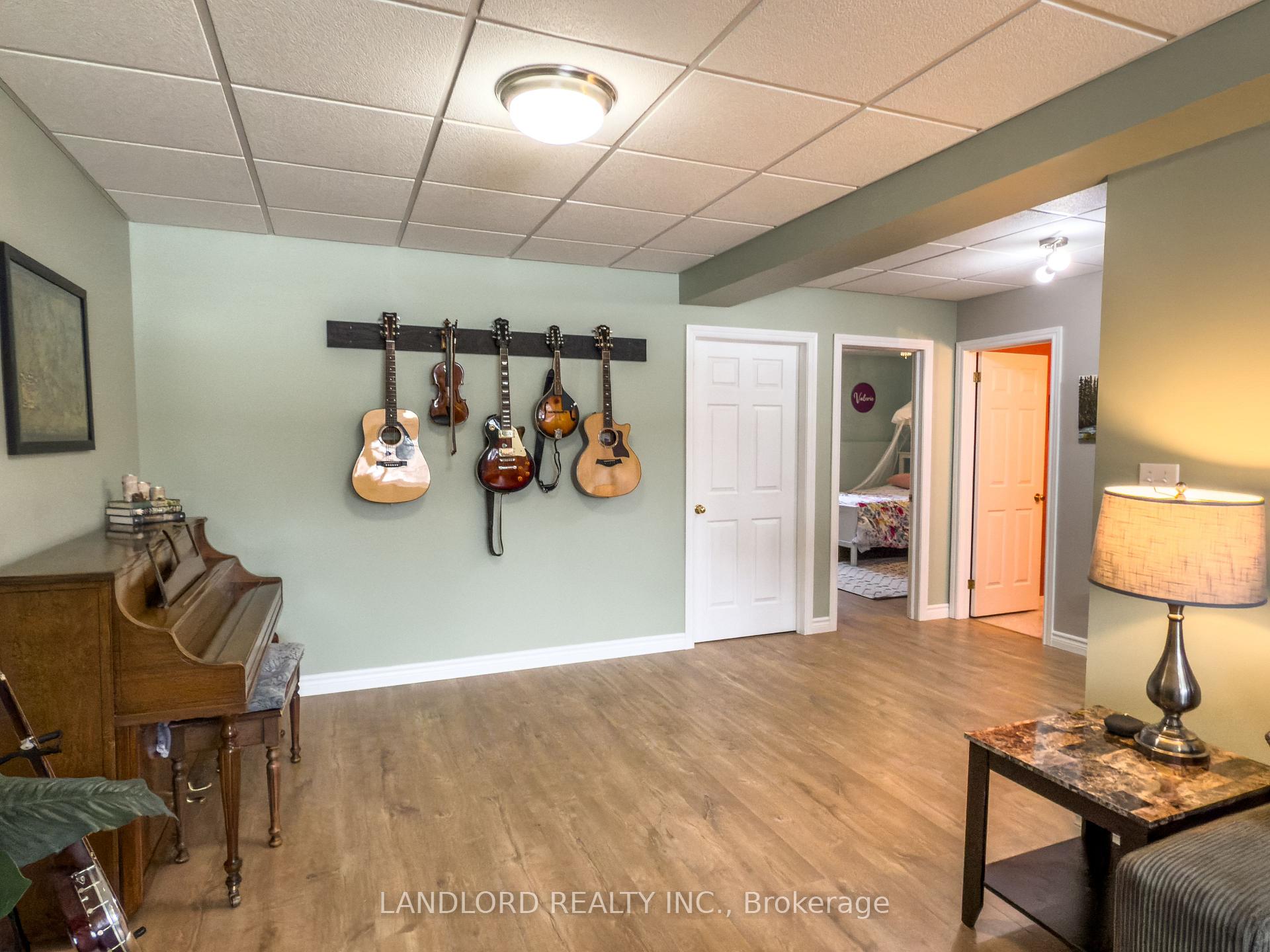 Photo 36 of 42 Hagerman Crescent, St. Thomas — HOMEH