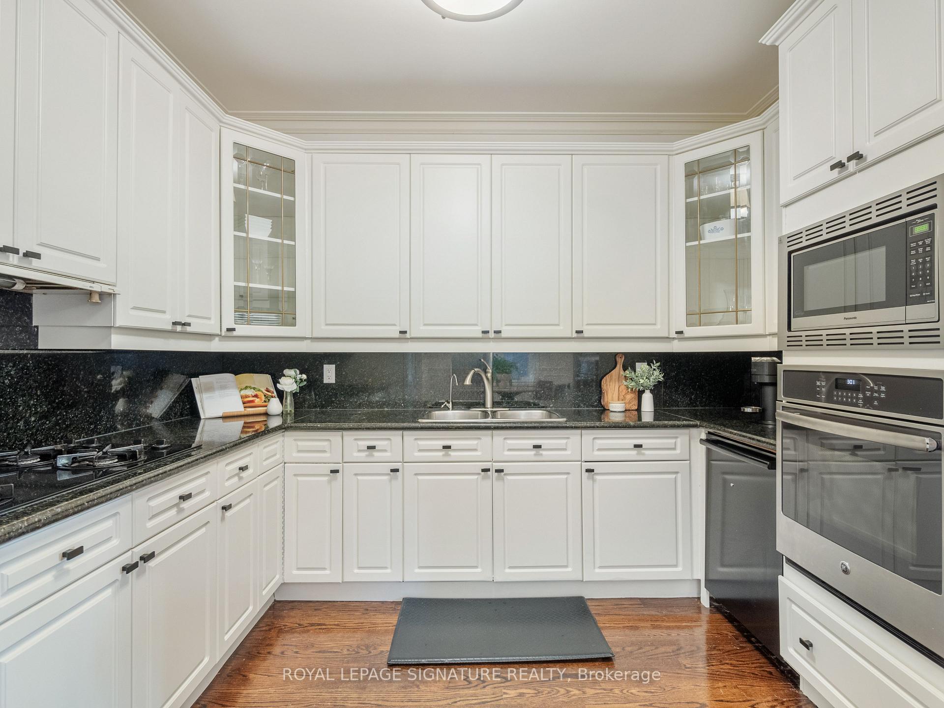 Photo 32 of 53 Parkhurst Boulevard E, Toronto, Leaside — HOMEH