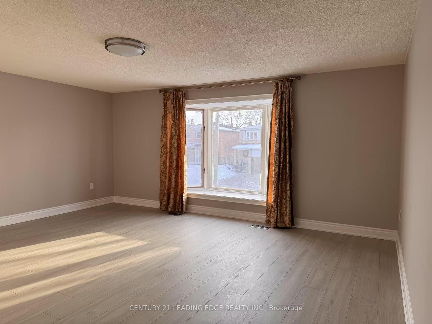 Photo 7 of Unit Main, 4 Burwell Crescent, Markham, Raymerville — HOMEH