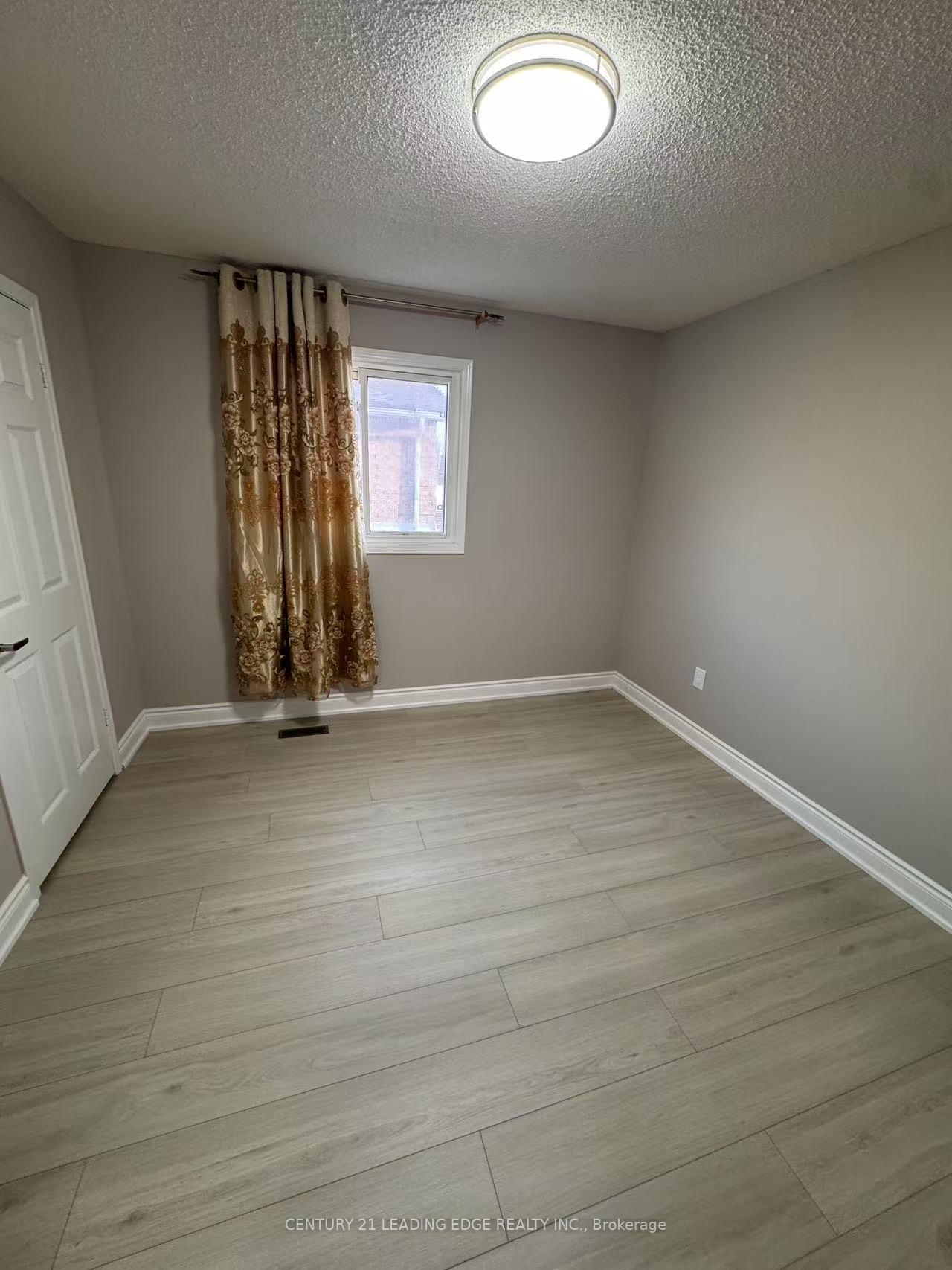 Photo 8 of Unit Main, 4 Burwell Crescent, Markham, Raymerville — HOMEH