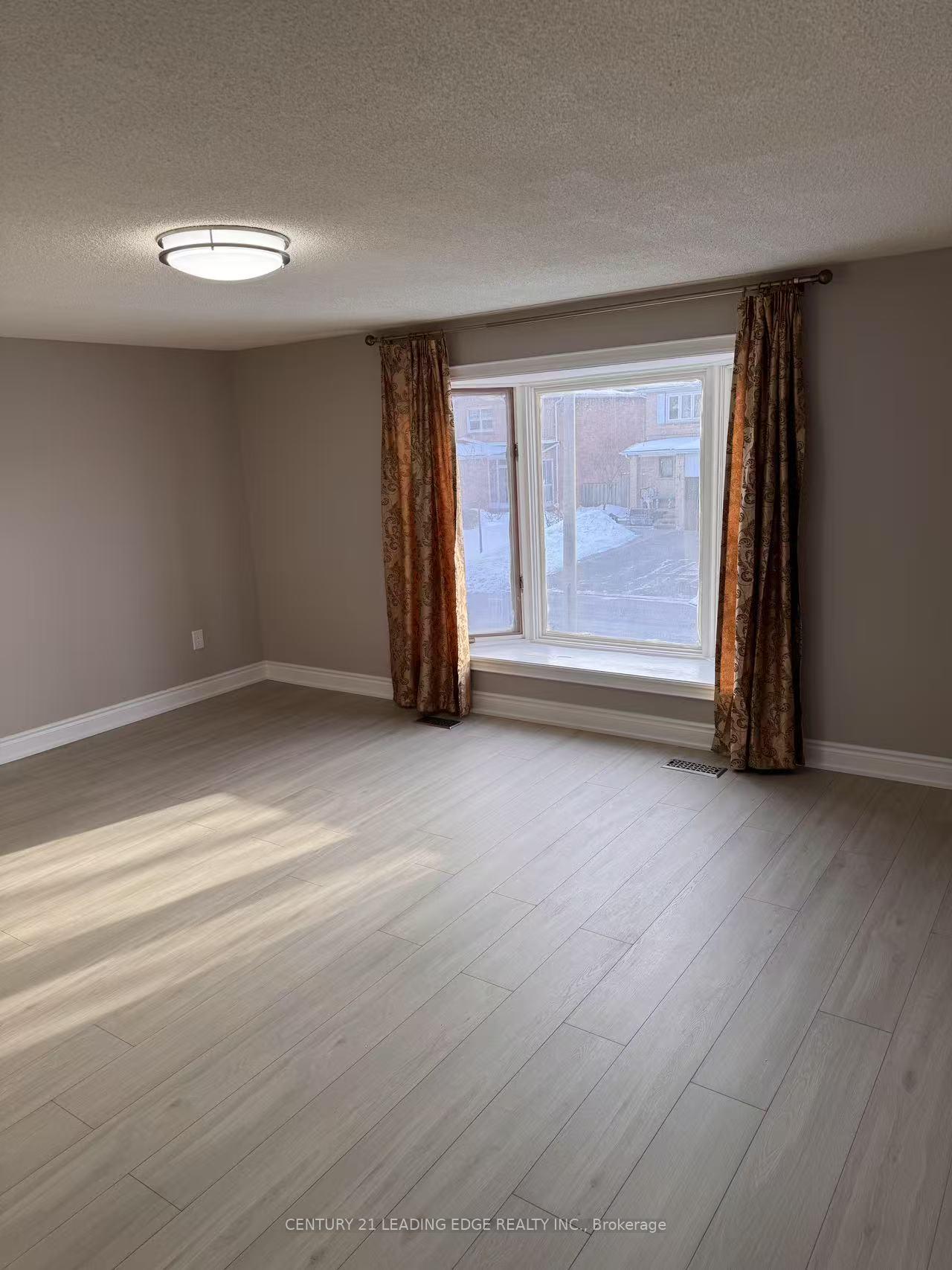 Photo 11 of Unit Main, 4 Burwell Crescent, Markham, Raymerville — HOMEH