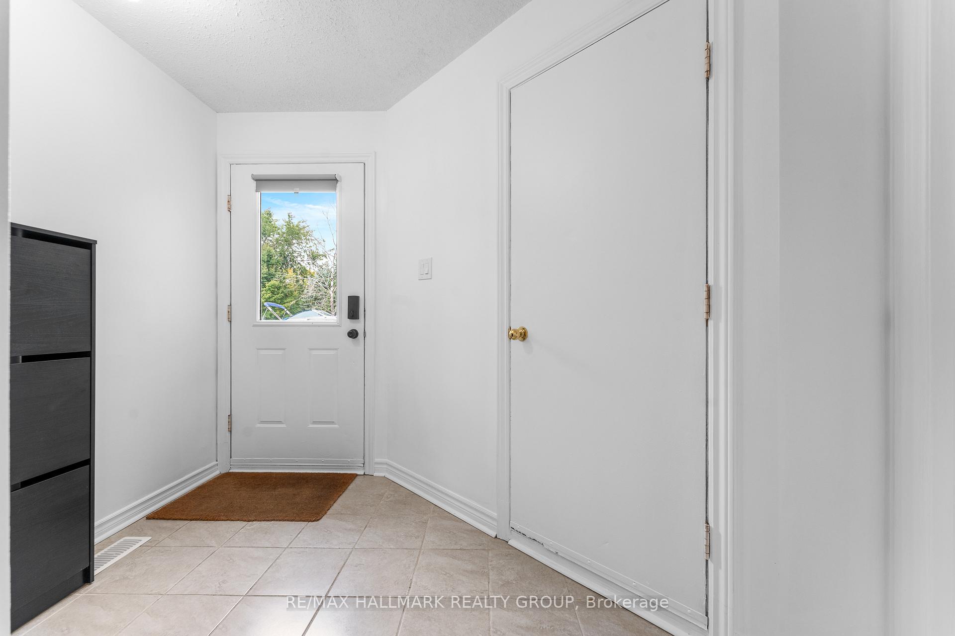 Photo 3 of Unit D, 5732 Andrasi Crescent, Ottawa, Osgoode — HOMEH