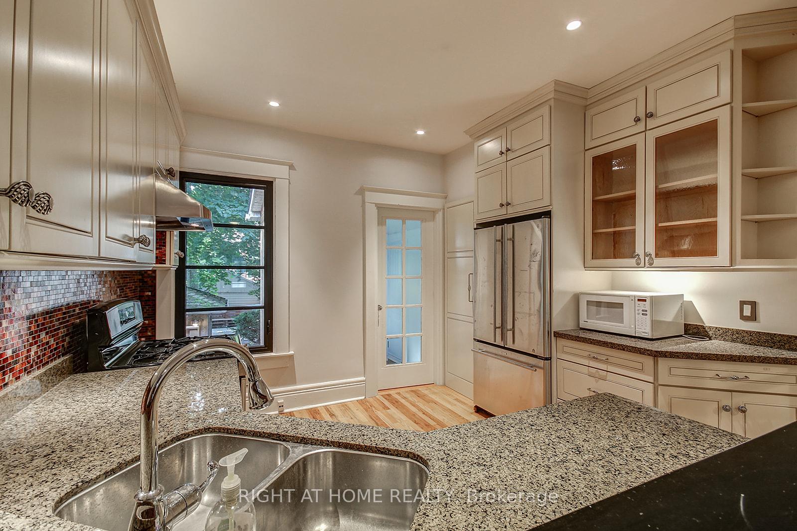 Photo 11 of 110 Scarborough Road, Toronto, The Beaches — HOMEH