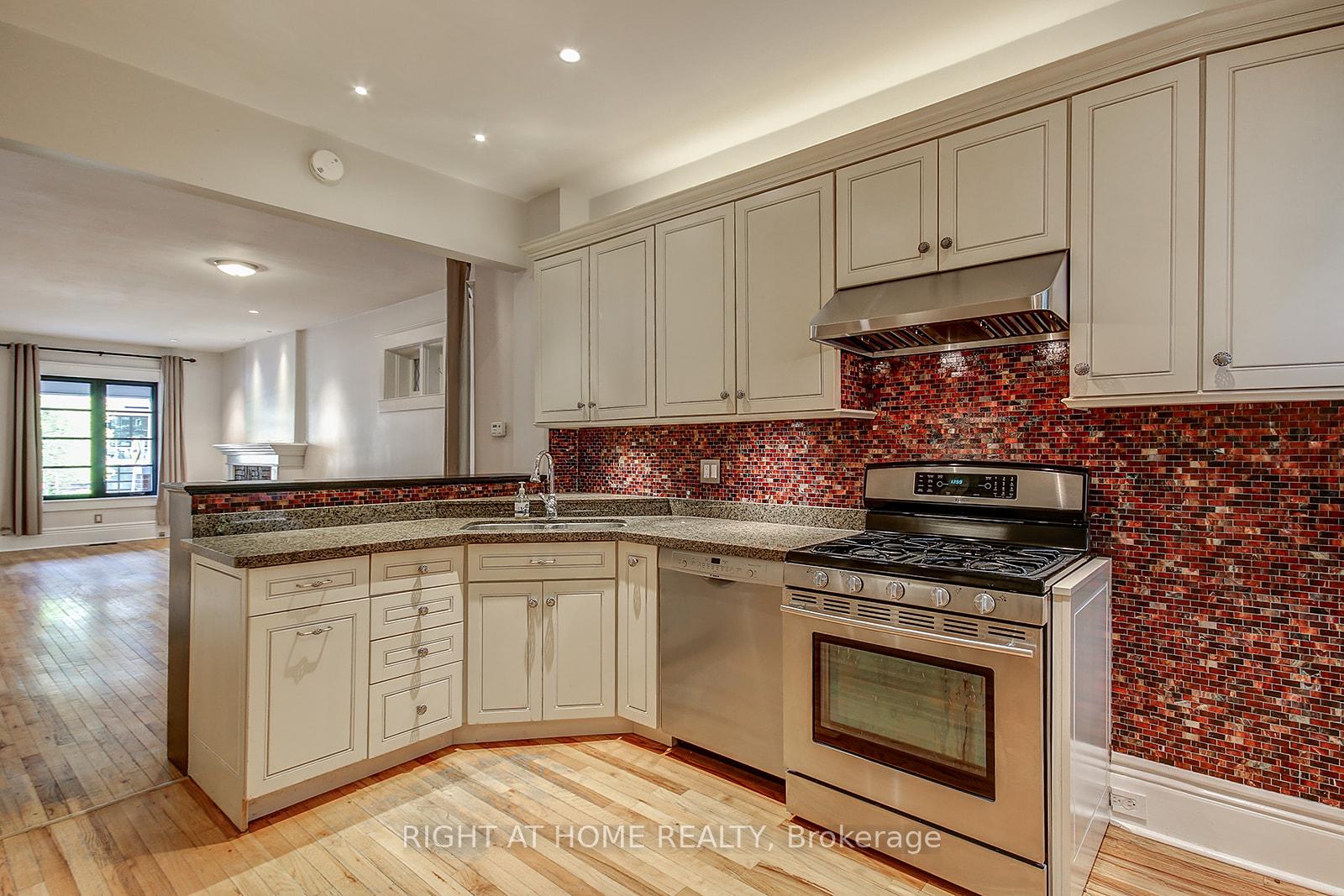 Photo 5 of 110 Scarborough Road, Toronto, The Beaches — HOMEH