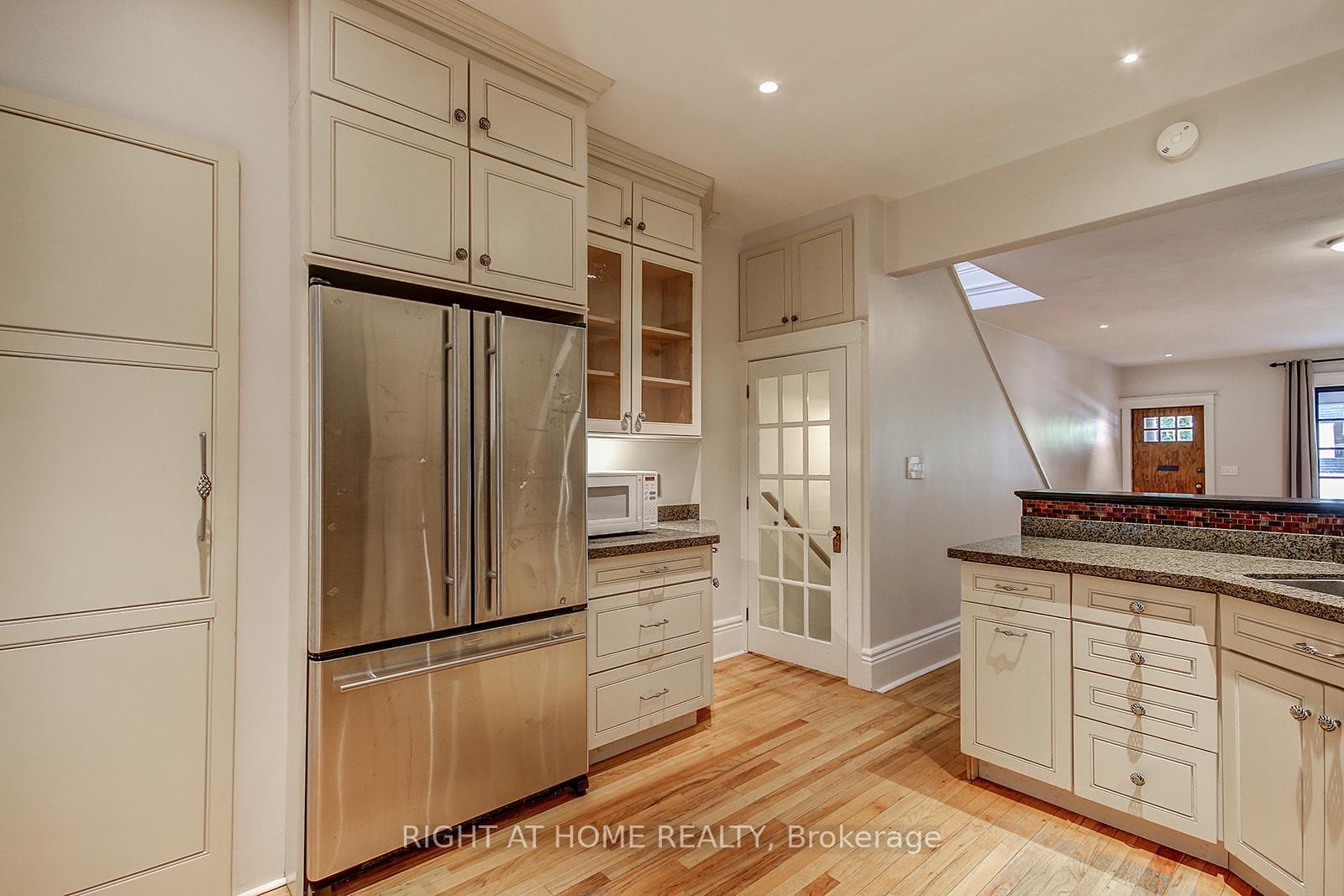 Photo 4 of 110 Scarborough Road, Toronto, The Beaches — HOMEH