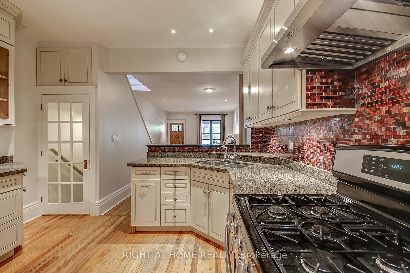 Photo 7 of 110 Scarborough Road, Toronto, The Beaches — HOMEH