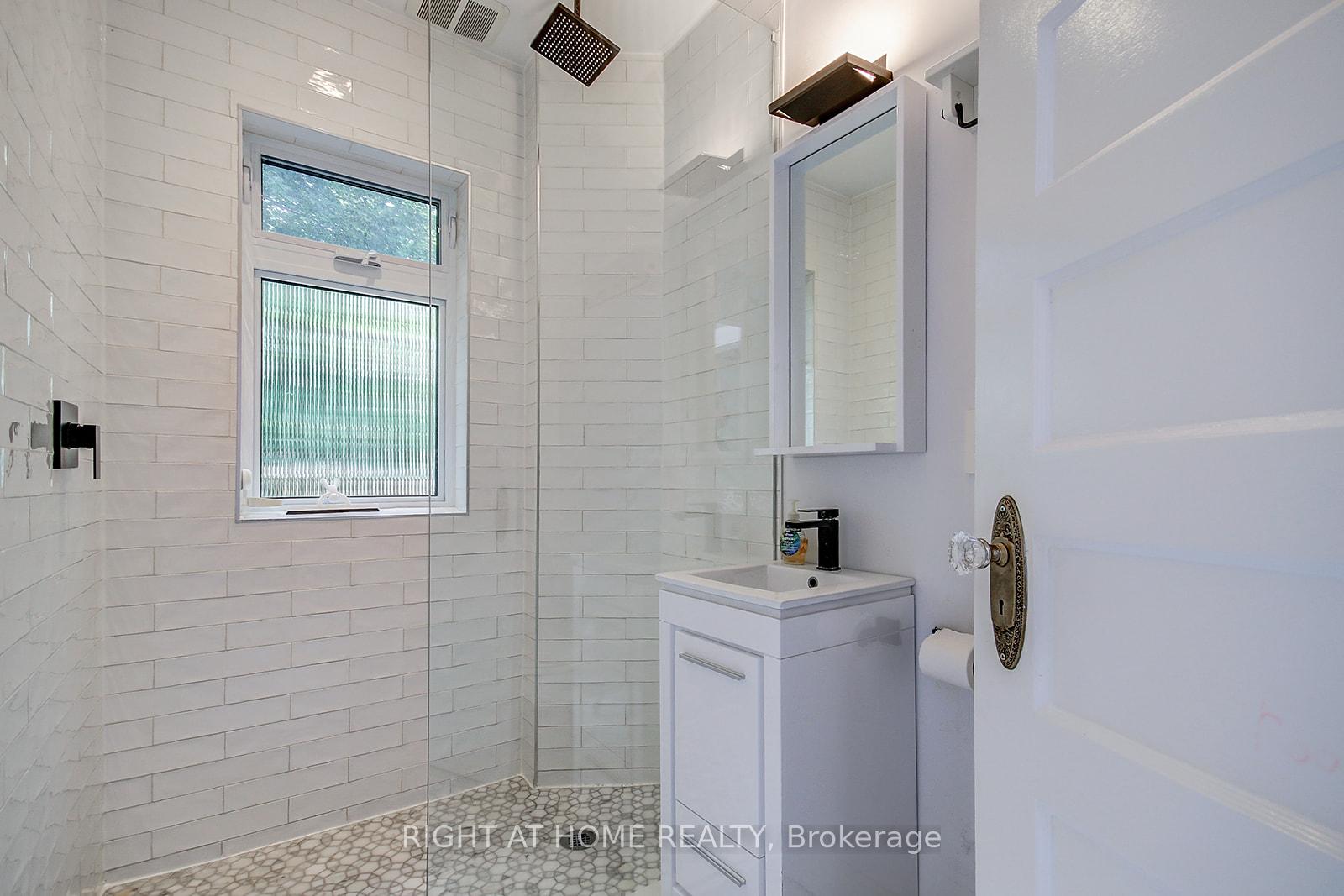 Photo 8 of 110 Scarborough Road, Toronto, The Beaches — HOMEH
