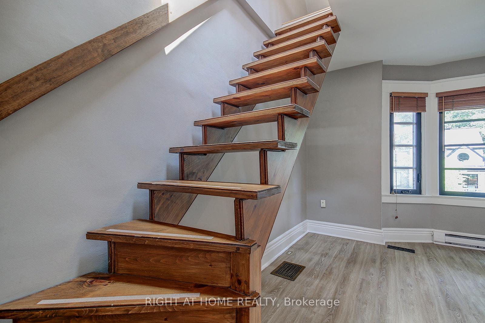 Photo 12 of 110 Scarborough Road, Toronto, The Beaches — HOMEH
