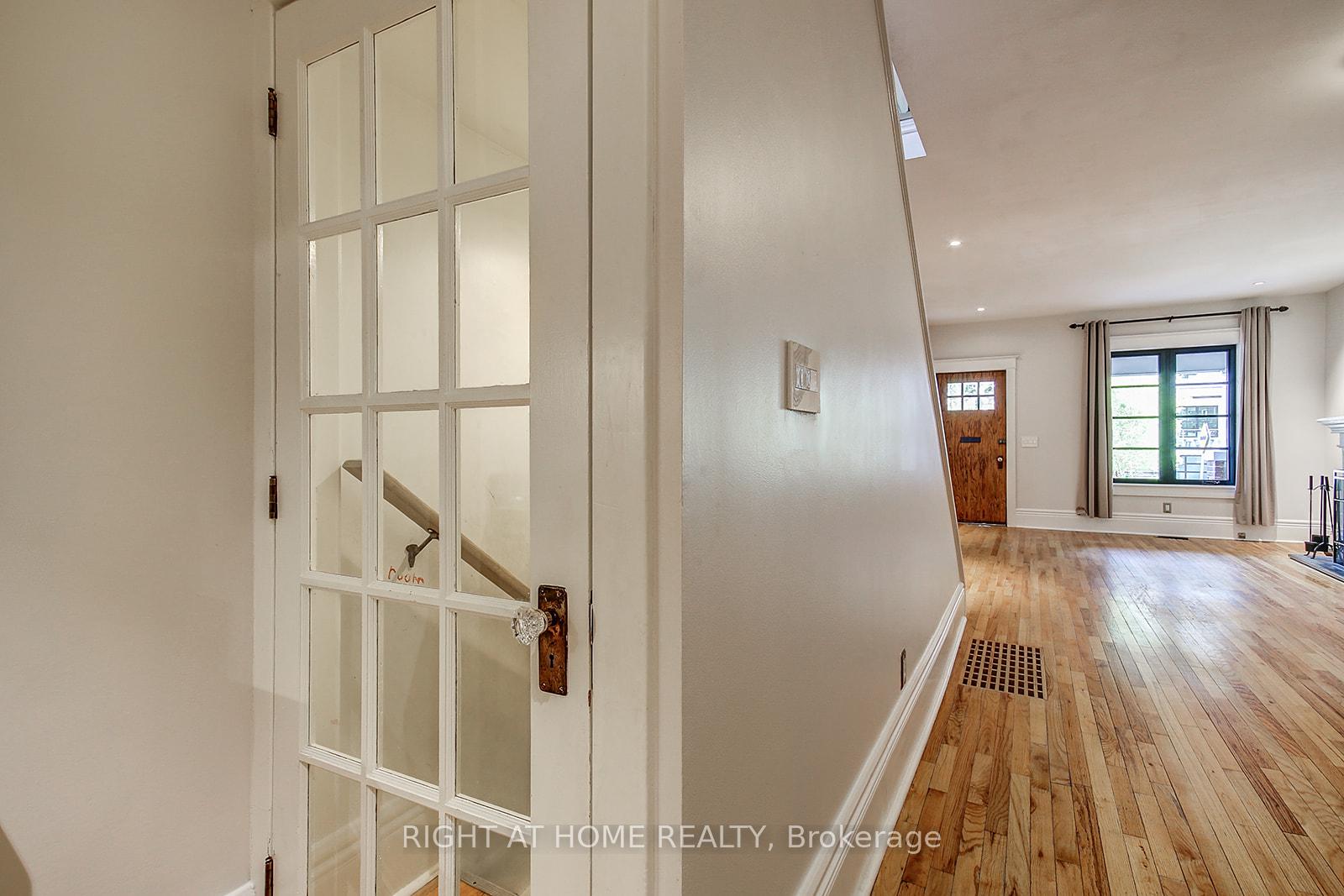 Photo 15 of 110 Scarborough Road, Toronto, The Beaches — HOMEH