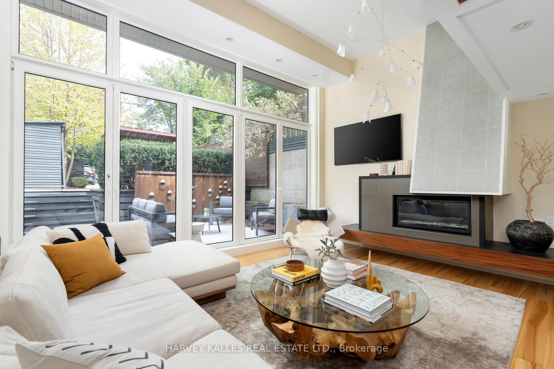 Photo 1 of 283 Kenilworth Avenue, Toronto, The Beaches — HOMEH