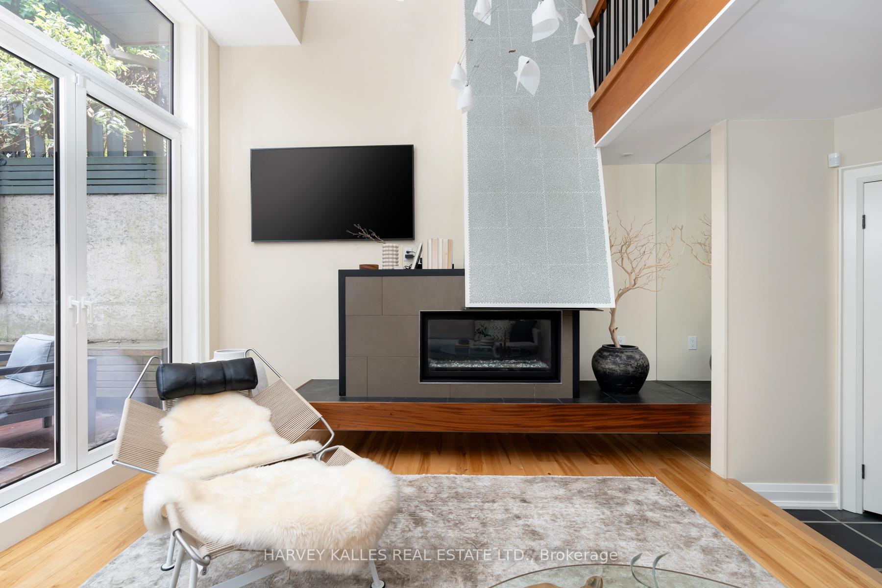 Photo 3 of 283 Kenilworth Avenue, Toronto, The Beaches — HOMEH