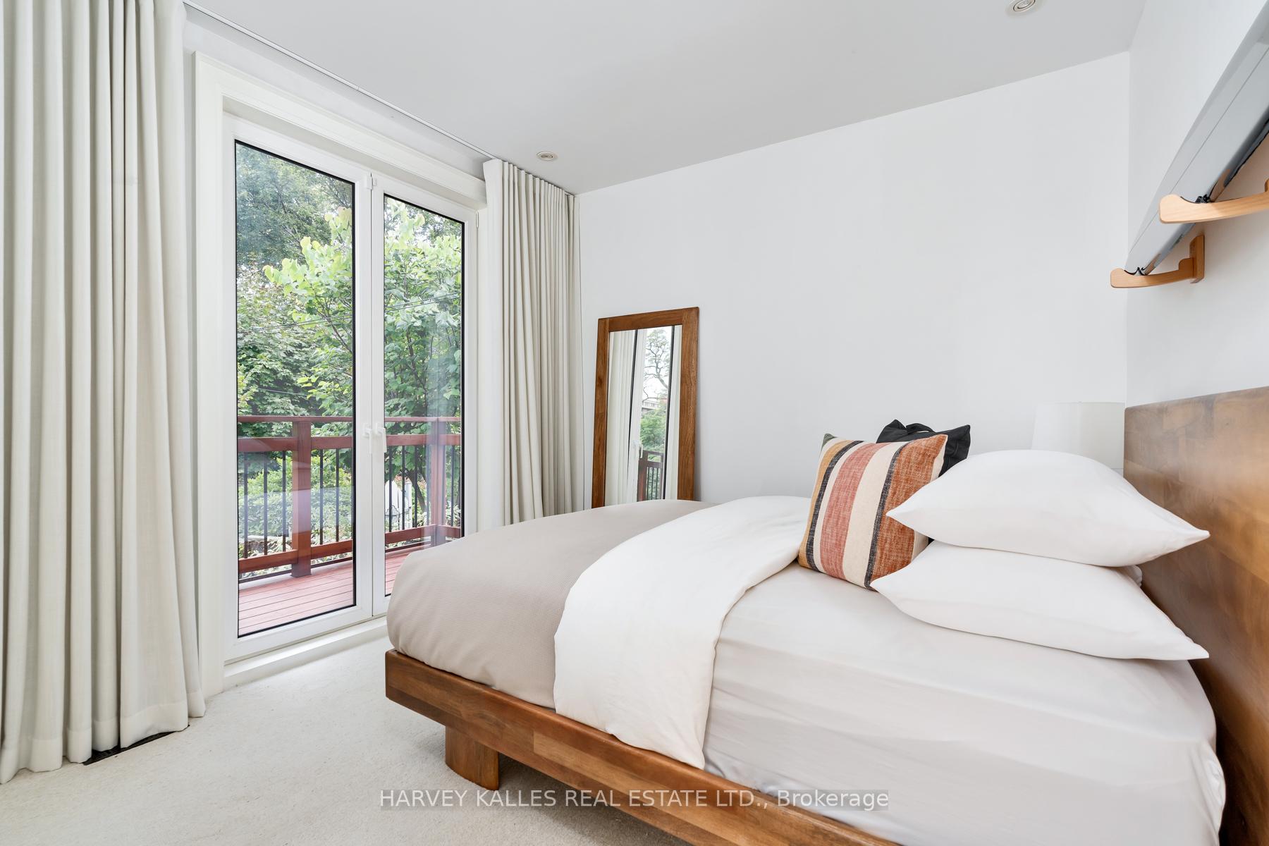 Photo 12 of 283 Kenilworth Avenue, Toronto, The Beaches — HOMEH