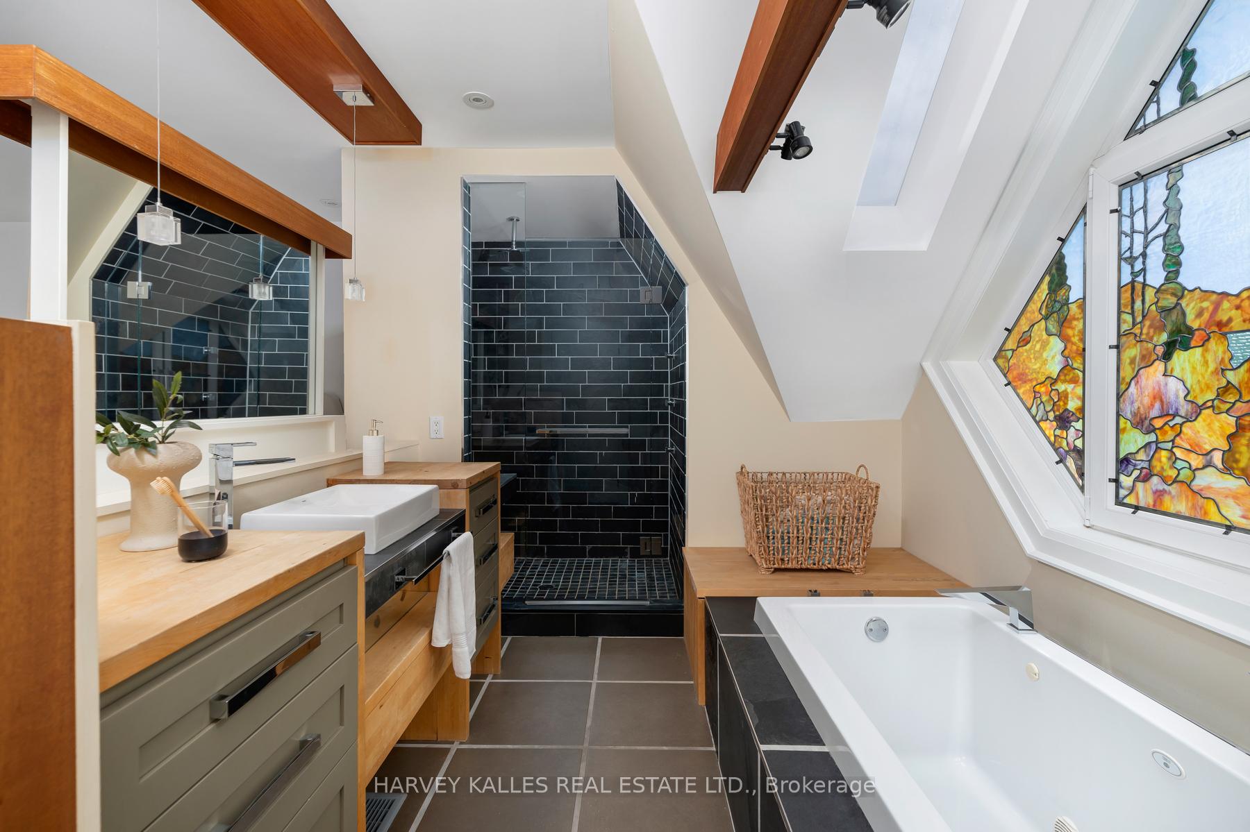 Photo 15 of 283 Kenilworth Avenue, Toronto, The Beaches — HOMEH