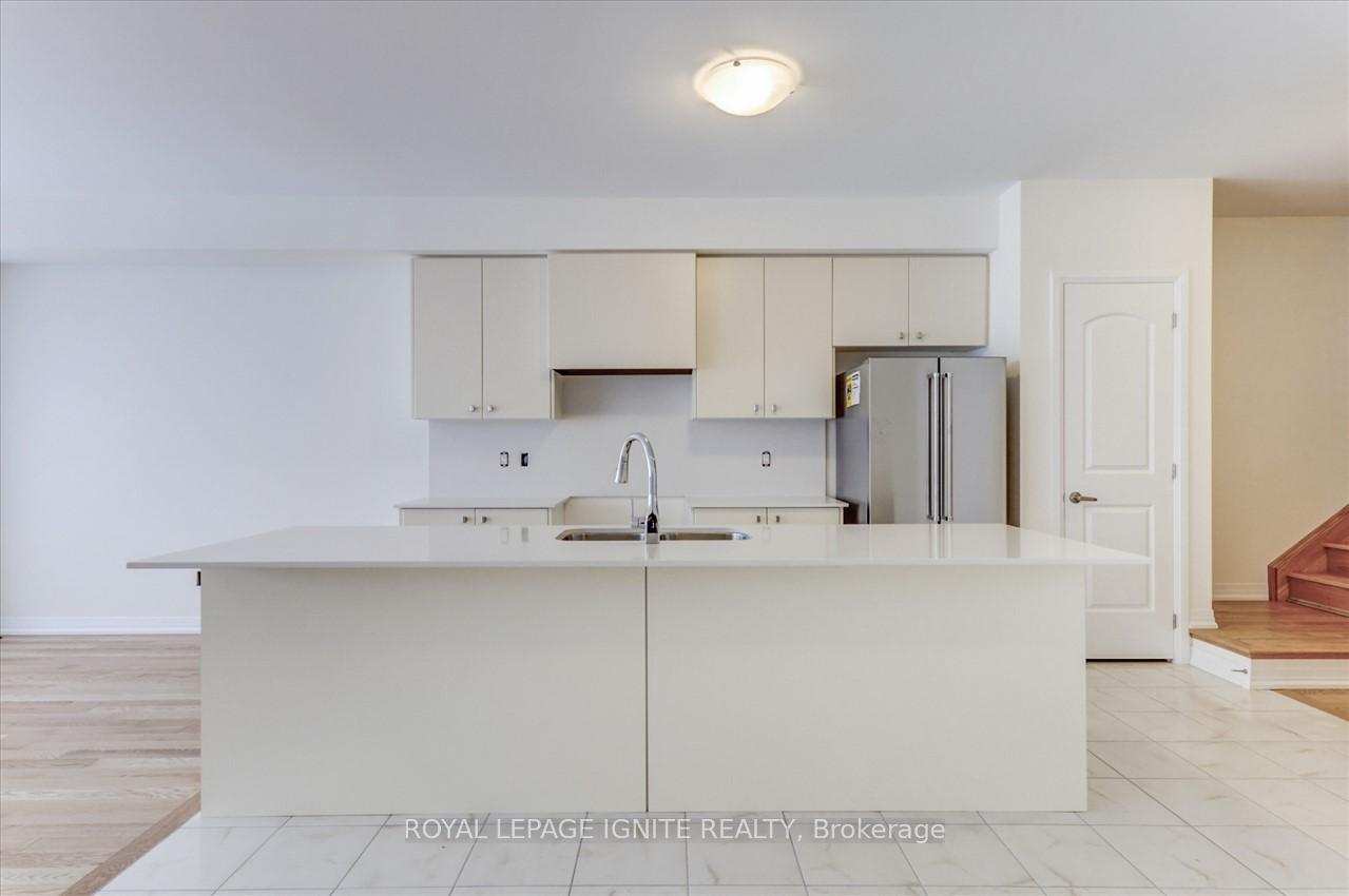 Photo 4 of 87 Robert Eaton Avenue, Markham, Middlefield — HOMEH