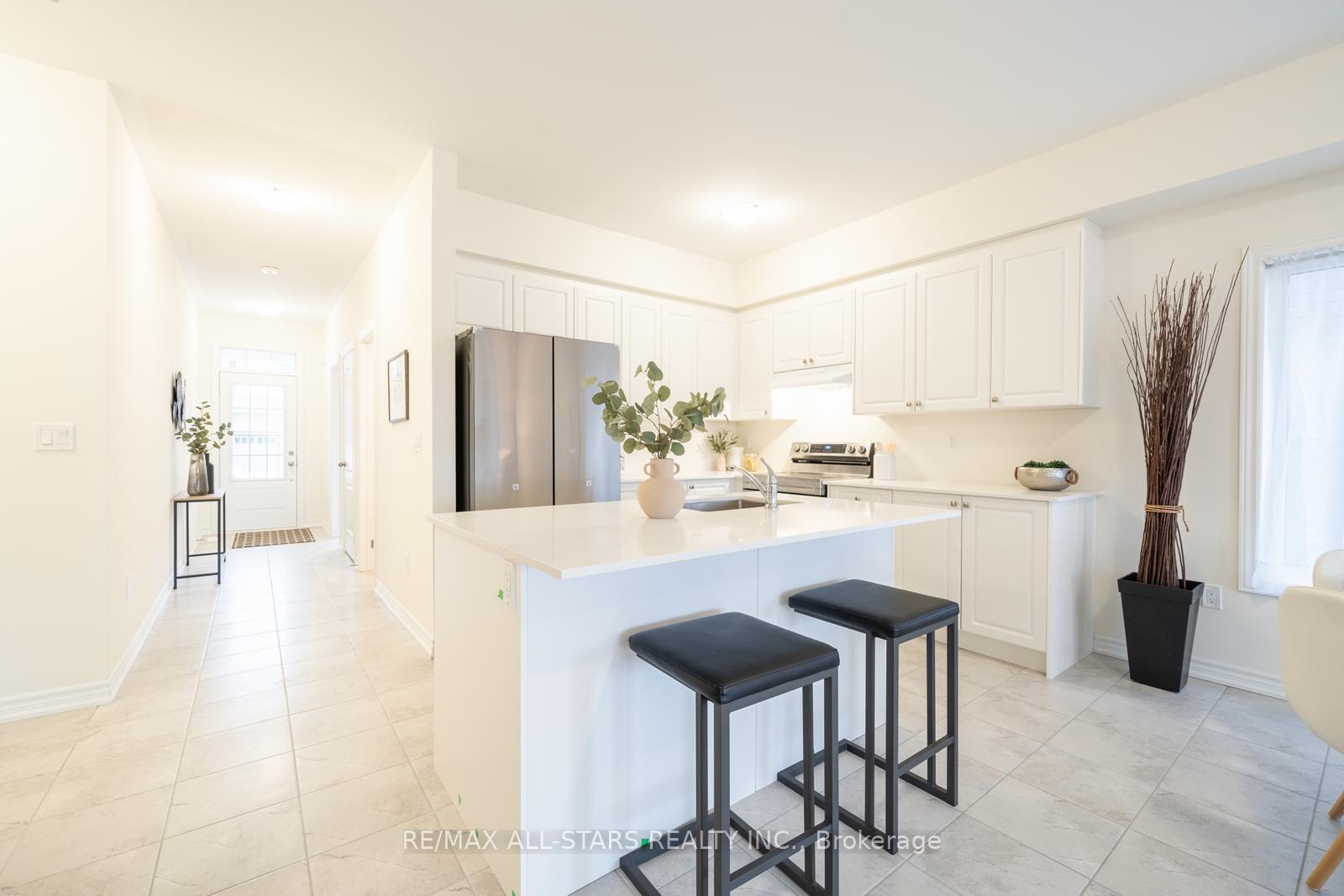 Photo 2 of 111 Robin Trail, Scugog, Port Perry — HOMEH