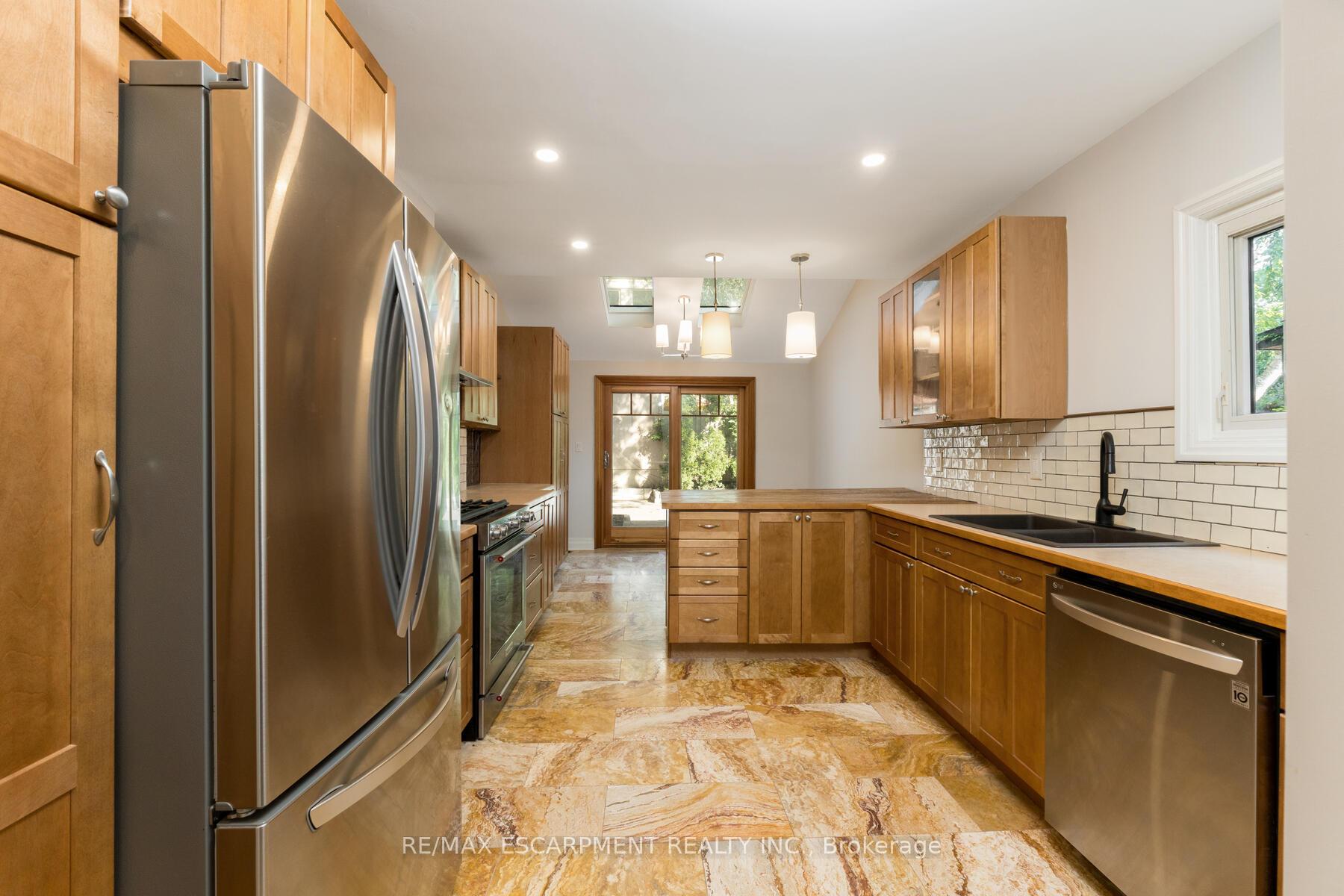 Photo 3 of 34 Salisbury Avenue, Toronto, Cabbagetown-South St. James Town — HOMEH