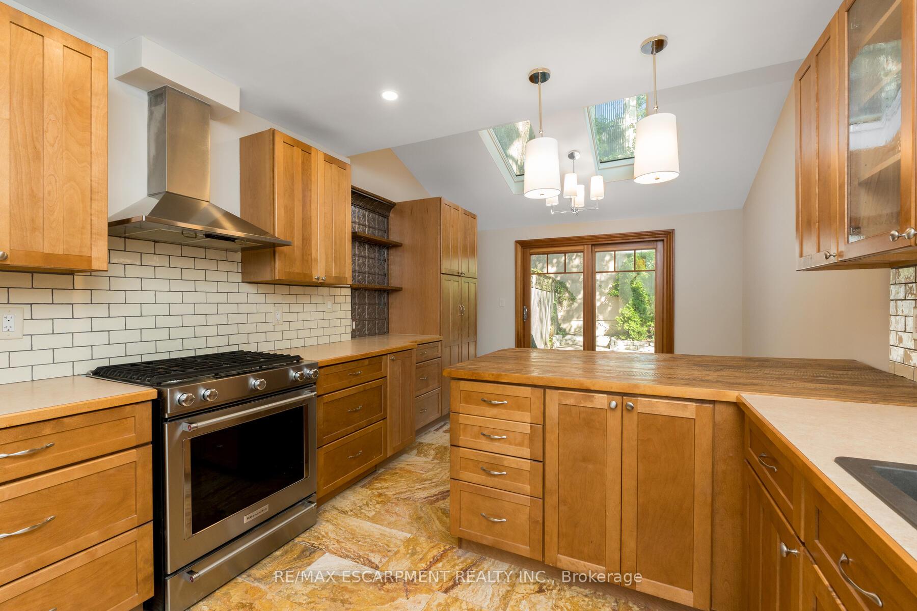 Photo 5 of 34 Salisbury Avenue, Toronto, Cabbagetown-South St. James Town — HOMEH