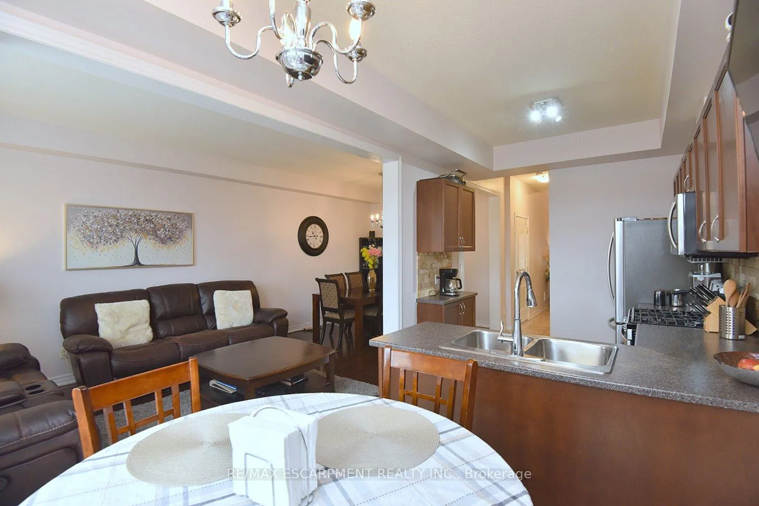 Photo 15 of Unit 21, 45 Seabreeze Crescent, Hamilton, Lakeshore — HOMEH