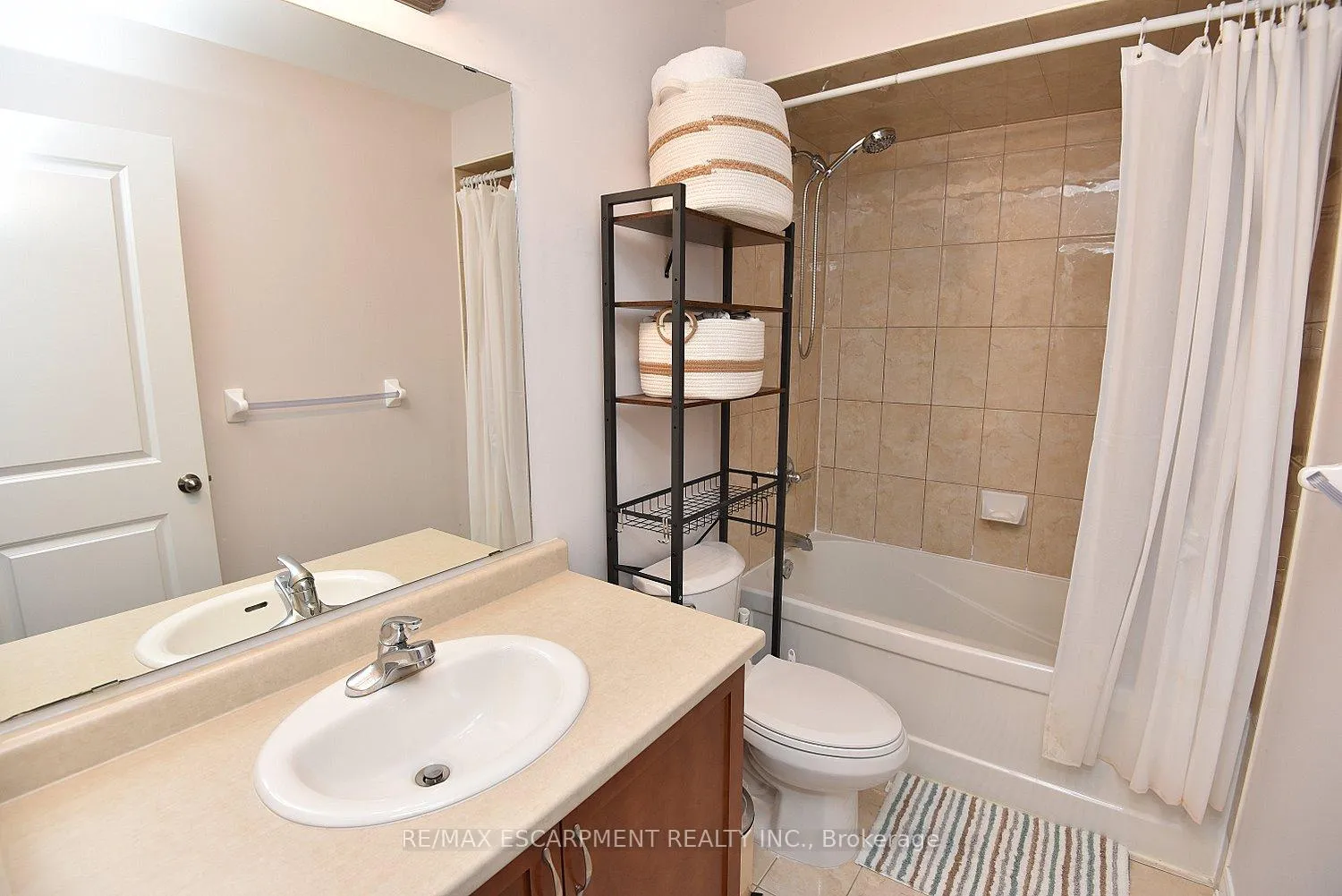 Photo 24 of Unit 21, 45 Seabreeze Crescent, Hamilton, Lakeshore — HOMEH