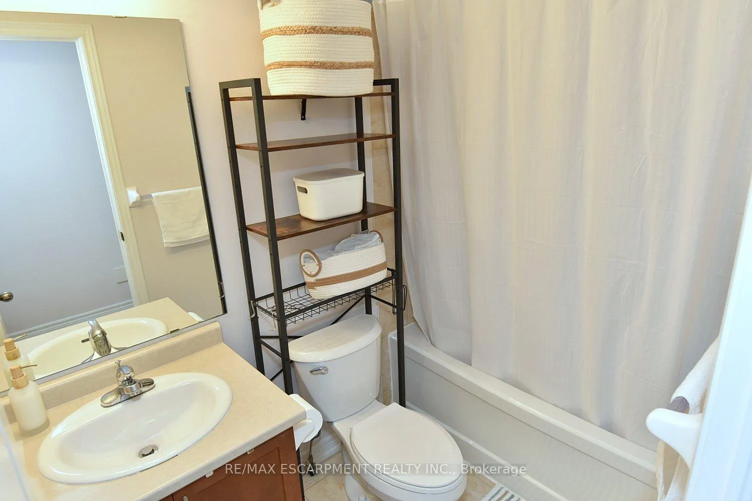 Photo 30 of Unit 21, 45 Seabreeze Crescent, Hamilton, Lakeshore — HOMEH