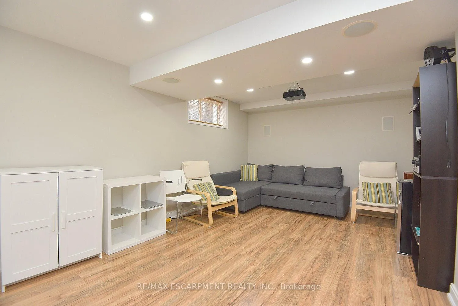 Photo 34 of Unit 21, 45 Seabreeze Crescent, Hamilton, Lakeshore — HOMEH
