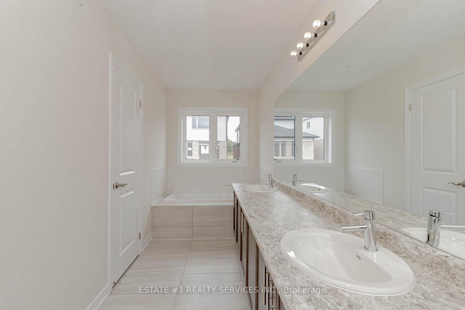 Photo 16 of 10 Blaney Street, Brant, Paris — HOMEH