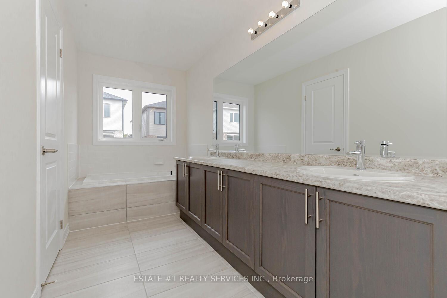 Photo 22 of 10 Blaney Street, Brant, Paris — HOMEH