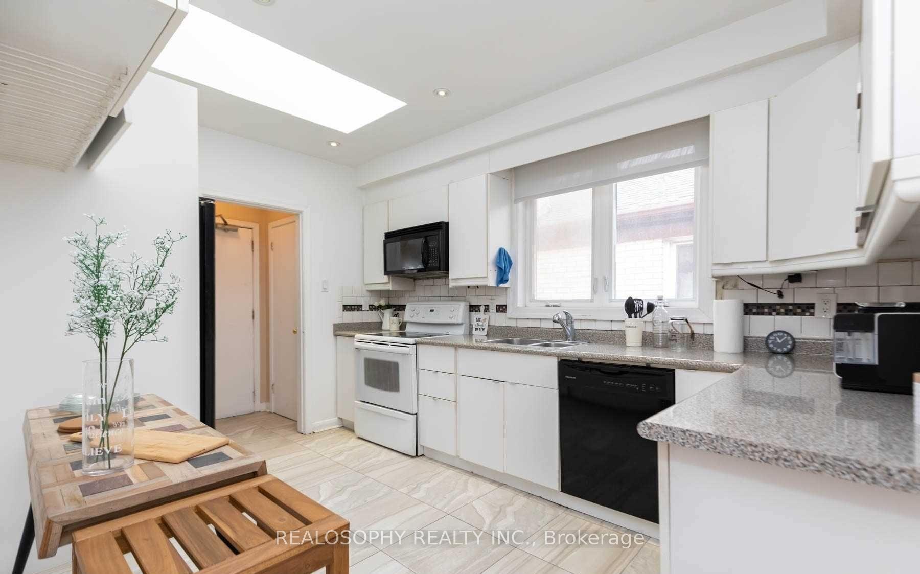 Photo 3 of Unit 3, 150 Alameda Avenue, Toronto, Oakwood Village — HOMEH