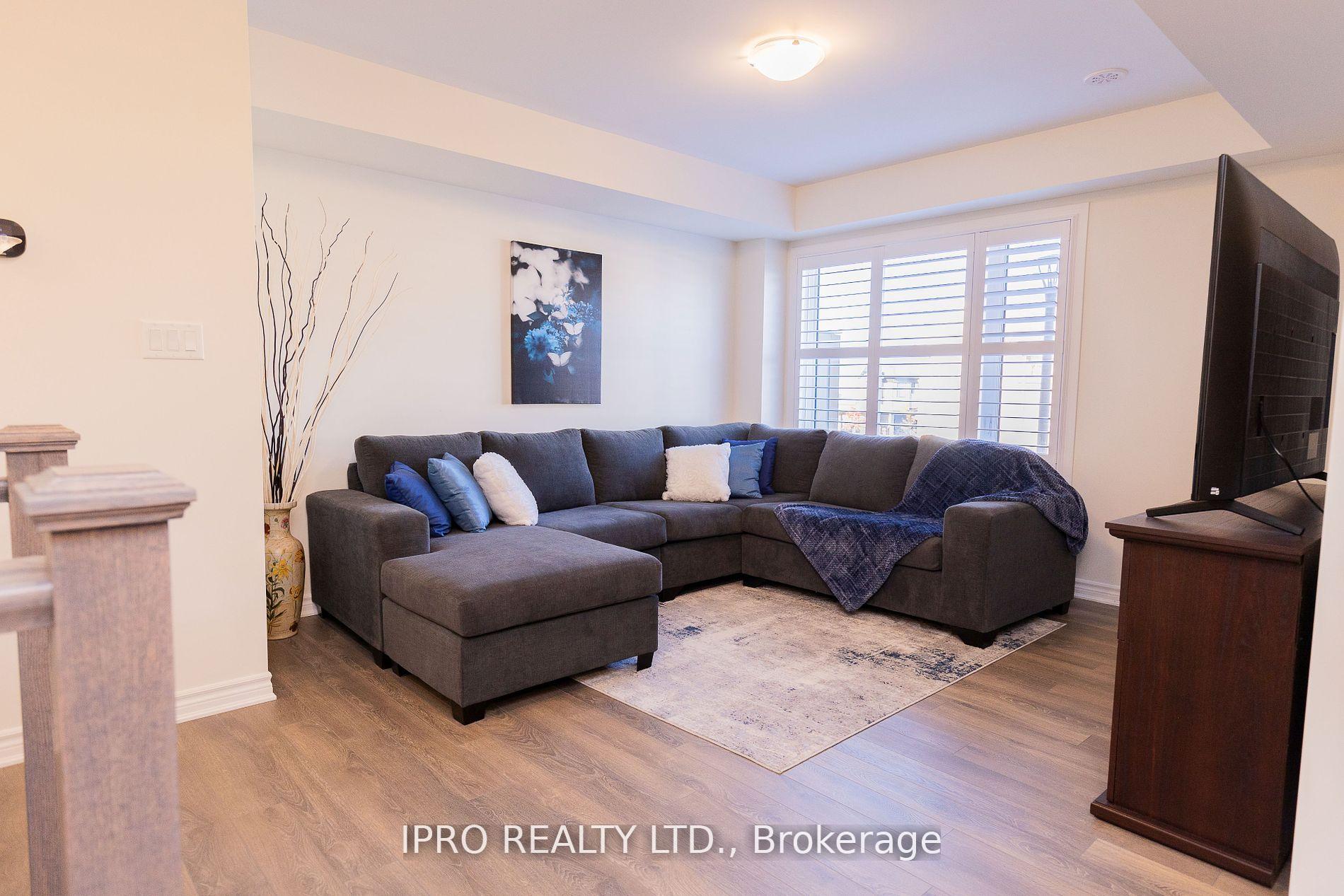 Photo 4 of 3358 Swordbill Street, Pickering, Rural Pickering — HOMEH