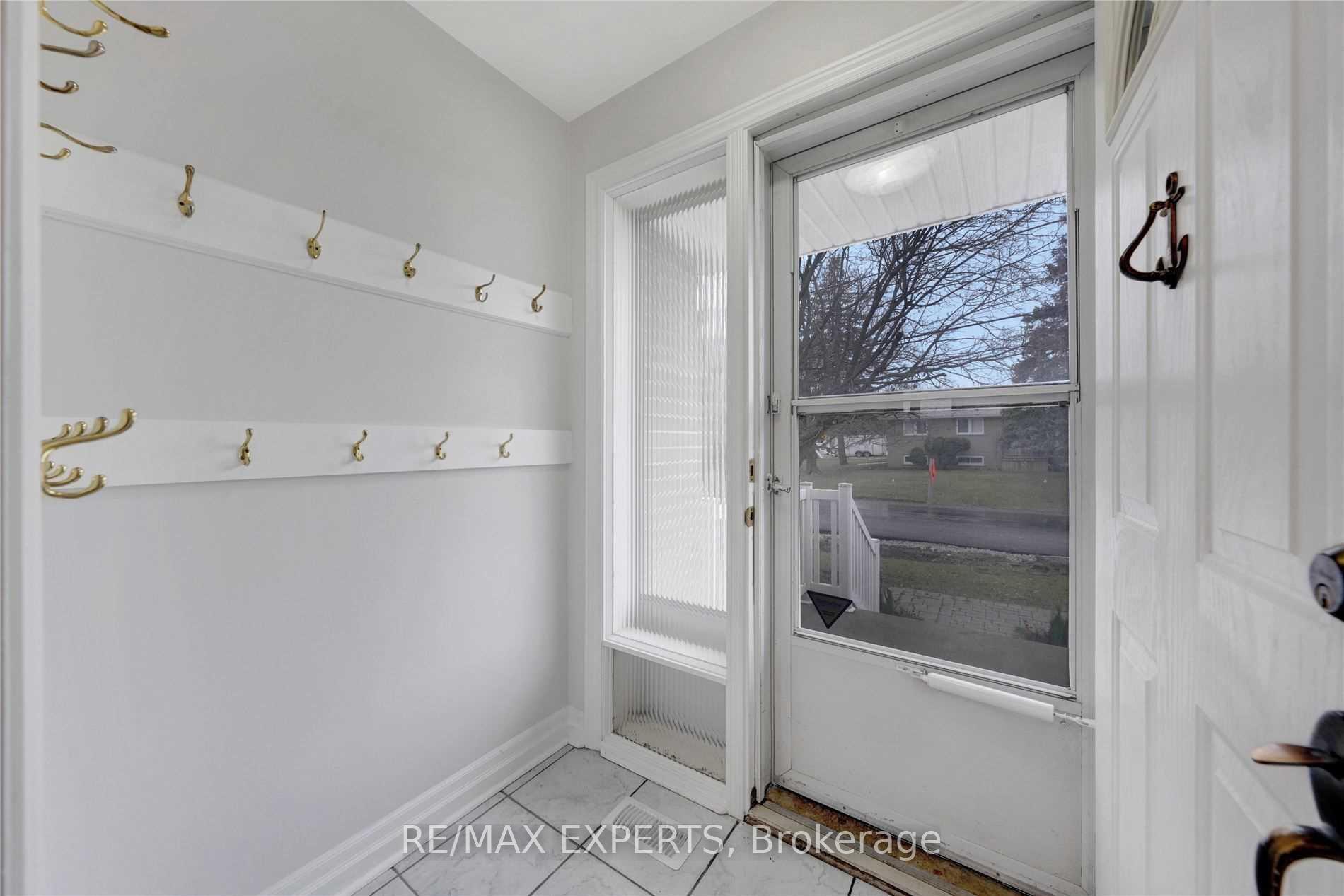 Photo 8 of 57 Netherford Road, Vaughan, Maple — HOMEH