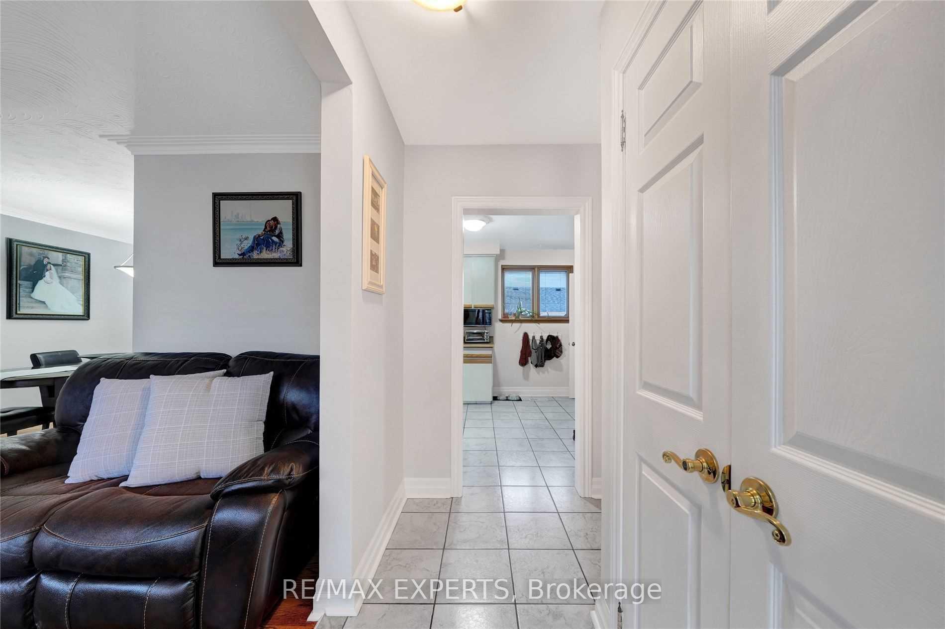 Photo 2 of 57 Netherford Road, Vaughan, Maple — HOMEH