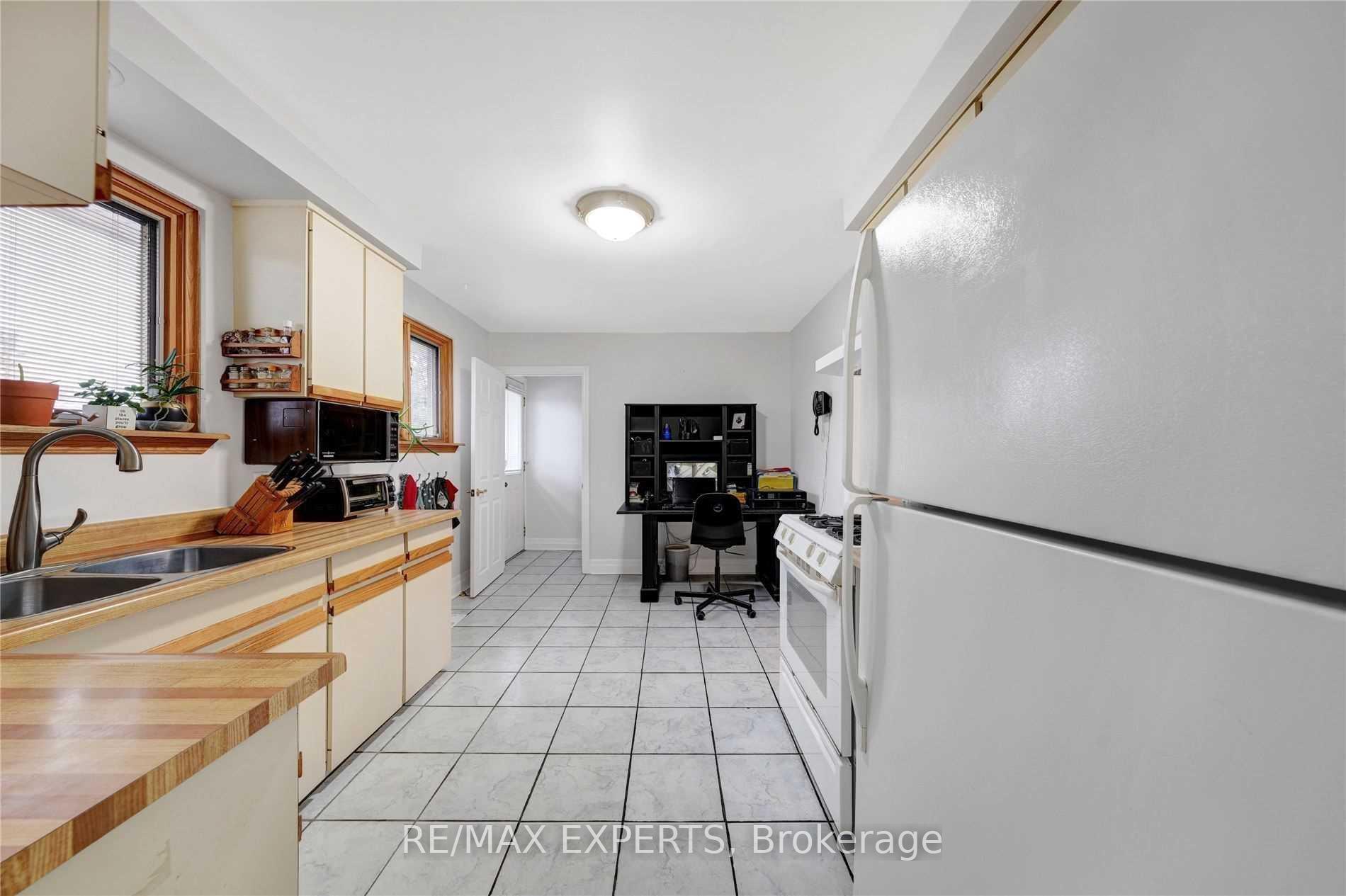Photo 3 of 57 Netherford Road, Vaughan, Maple — HOMEH