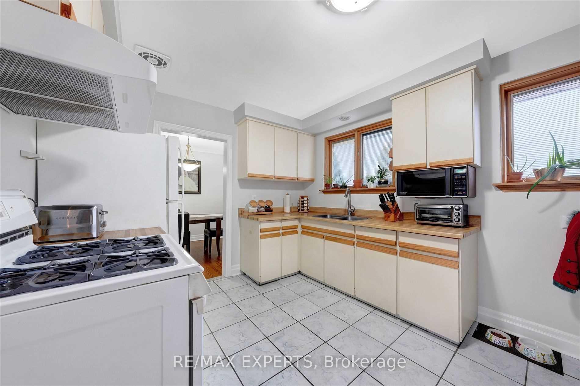 Photo 7 of 57 Netherford Road, Vaughan, Maple — HOMEH
